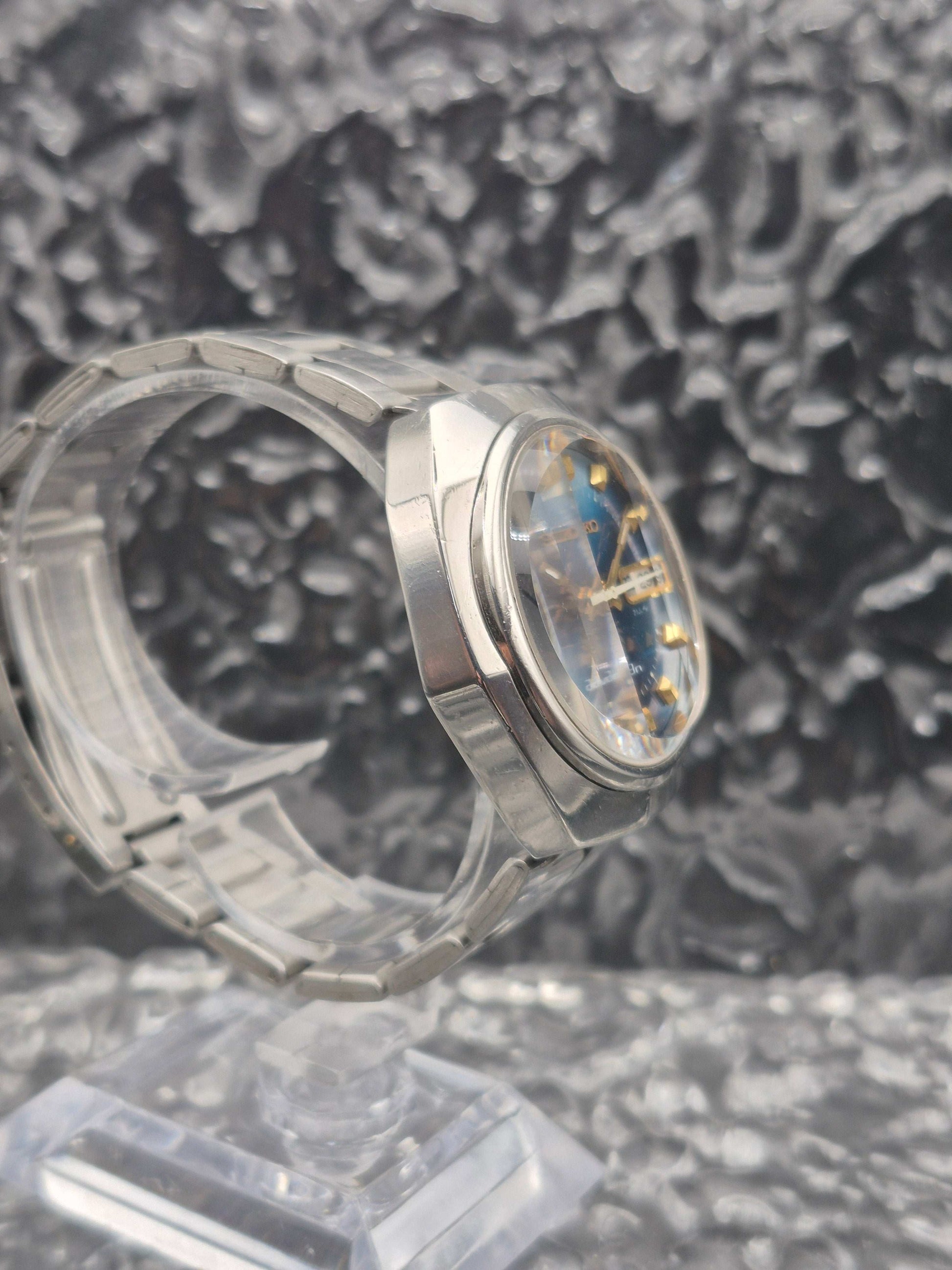 Seiko Advan Ref. 7019-7240 Facet Crystal Kanji Blue Dial