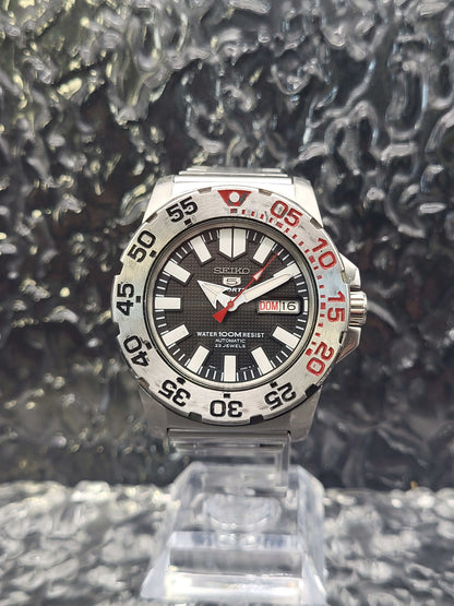 Seiko 5 Sports - Ref. 7S36-03D0 - SNZF47 - Baby Monster - Automatic - Day Date
