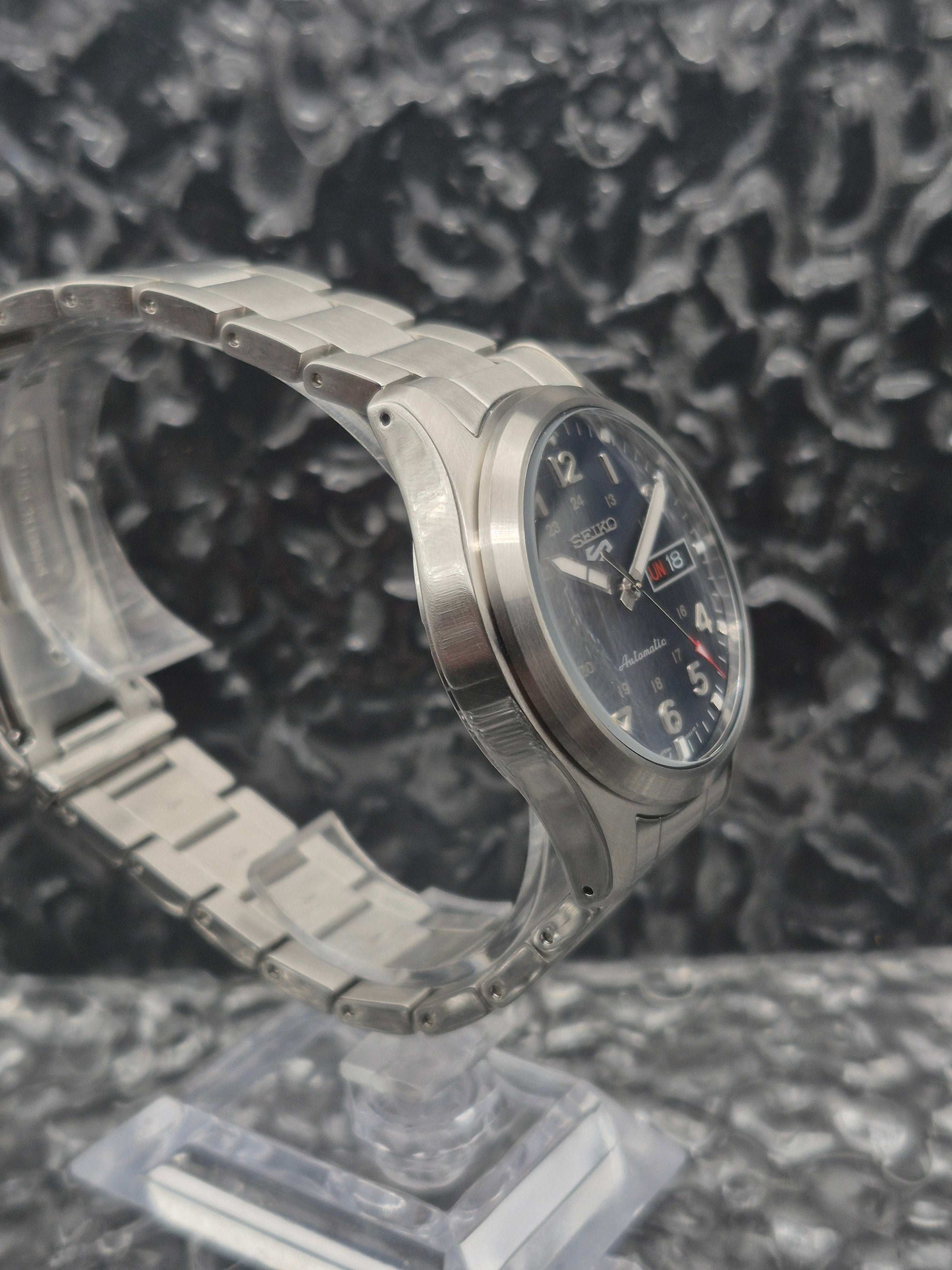 Seiko 5 Sports Ref. SRPG29K1 4R36-10A0 Full Set Automatic Day Date - Red Robin Watches