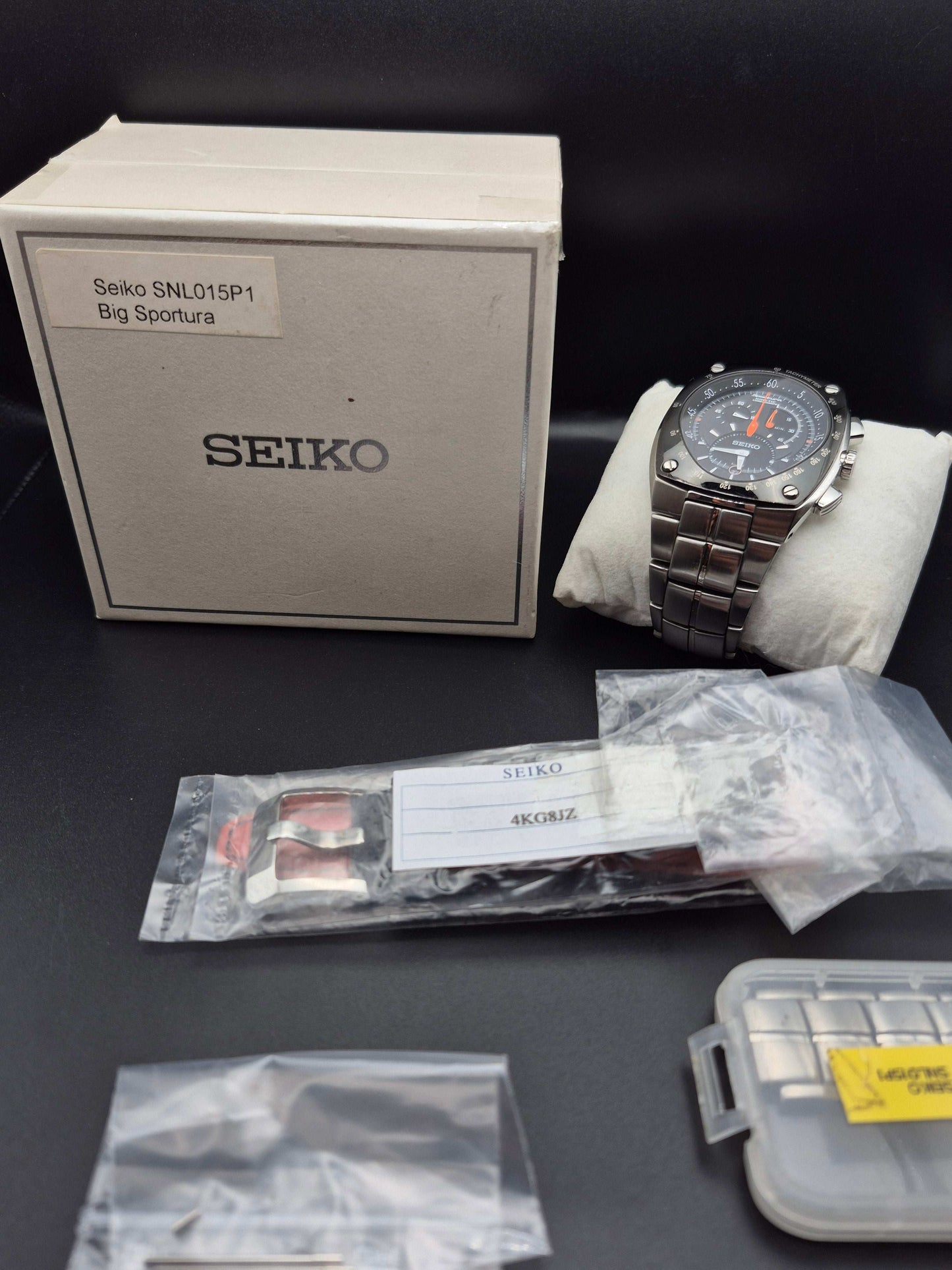 Seiko Kinetic Chronograph Ref. SNL015P1 - 7L22-0AD0 - Extra Original Strap! - Red Robin Watches