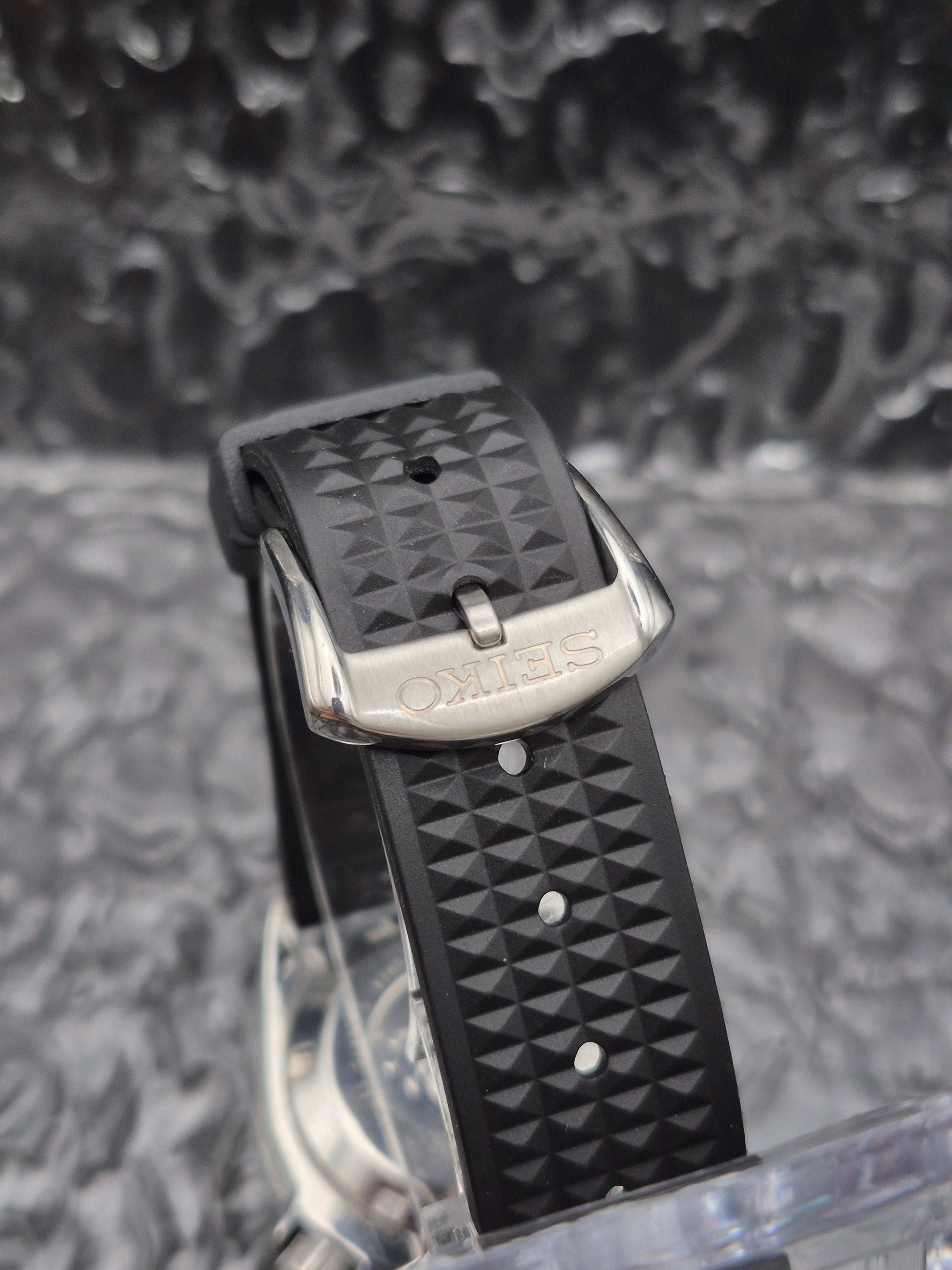 Seiko 'Baby SKX' Automatic Diver Ref. 4205-015V Mid Size 33mm Scuba - Red Robin Watches