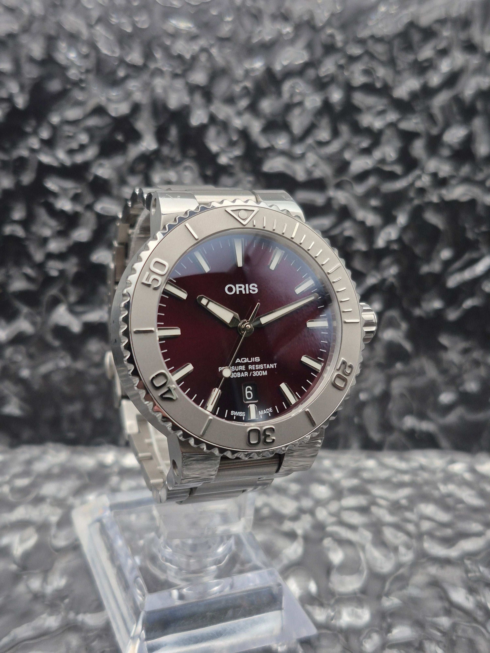 Oris Aquis 'Cherry' Ref. 01 733 7766 4158 Full Set 41.5mm - Red Robin Watches