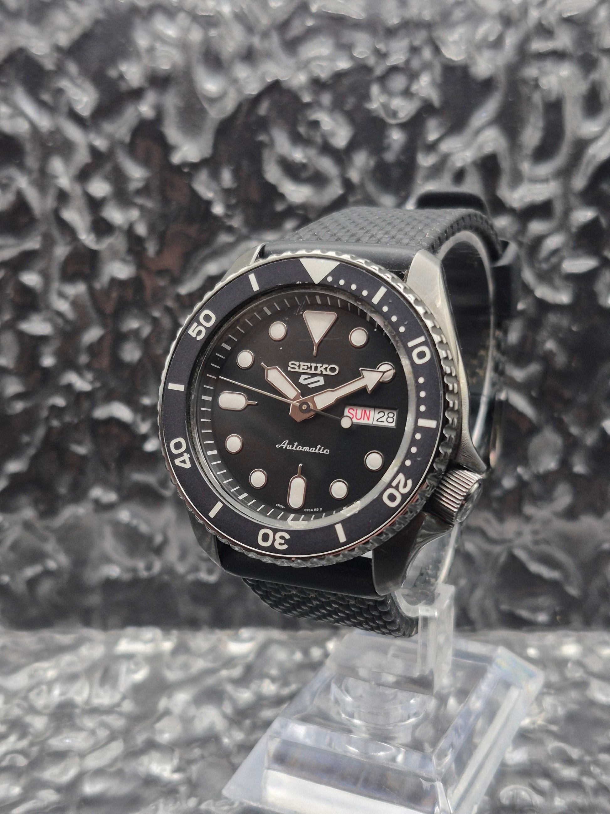 Seiko 5 Sports Ref. SRPD65K1 - 4R36-07G0 Black Case Automatic - Red Robin Watches