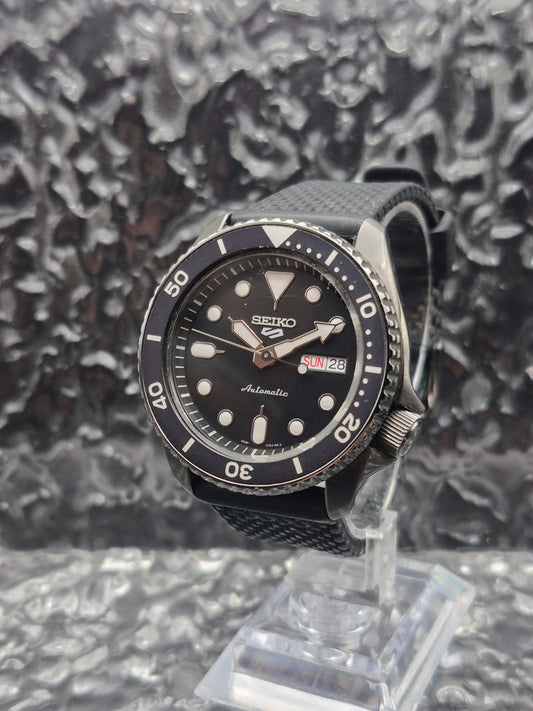 Seiko 5 Sports Ref. SRPD65K1 - 4R36-07G0 Black Case Automatic - Red Robin Watches
