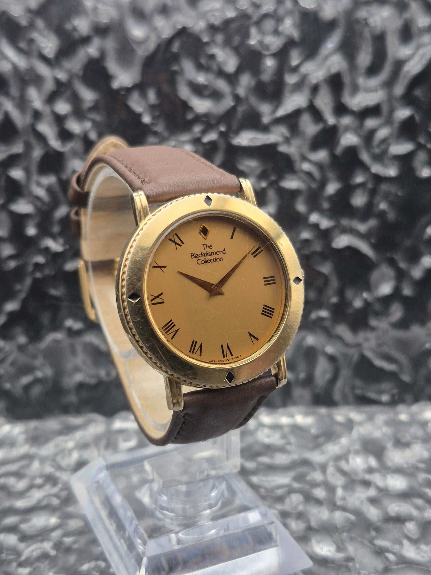 Seiko Black Diamond Collection Ref. 5P30-7020 Rotating Bezel - Red Robin Watches