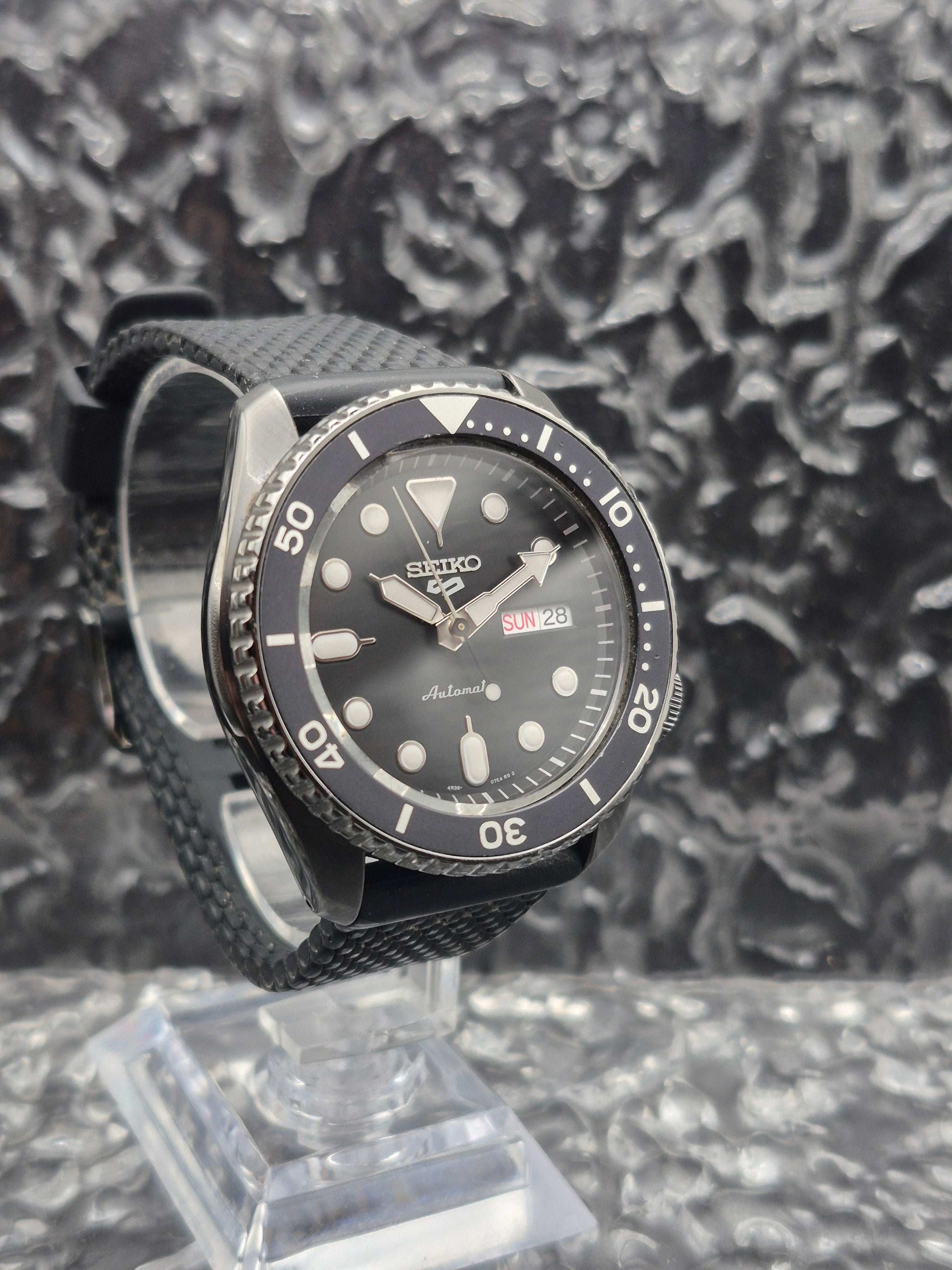 Seiko 5 Sports Ref. SRPD65K1 - 4R36-07G0 Black Case Automatic - Red Robin Watches