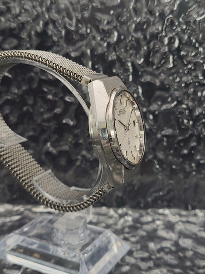 Seiko King Quartz - Ref. 0852-8025 - Textuur Kast en Wijzerplaat - Red Robin Watches