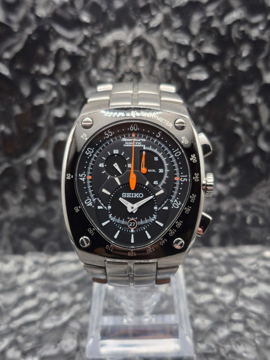 Seiko Kinetic Chronograph Ref. SNL015P1 - 7L22-0AD0 - Extra Original Strap! - Red Robin Watches