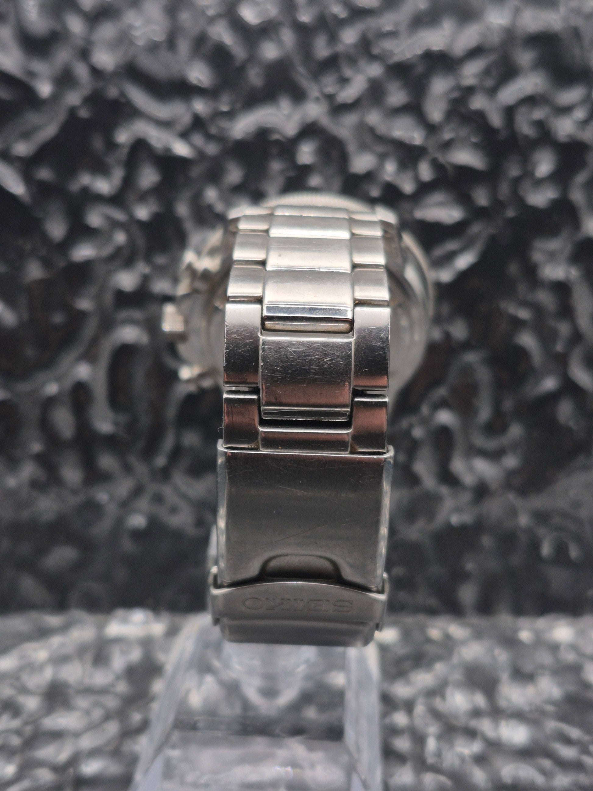 Seiko Solar Flightmaster Ref. V172-0AC0 - SSC007 Chronograph - Red Robin Watches