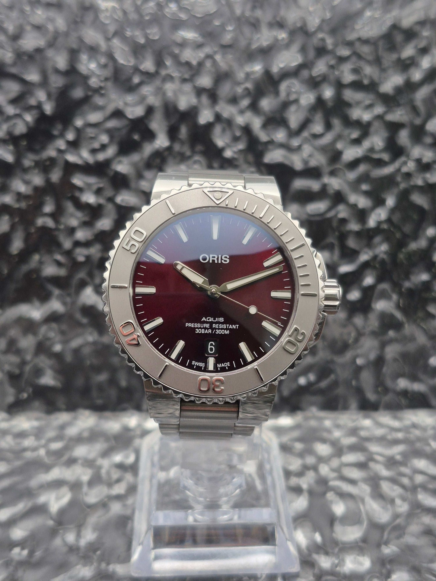 Oris Aquis 'Cherry' Ref. 01 733 7766 4158 Full Set 41.5mm - Red Robin Watches