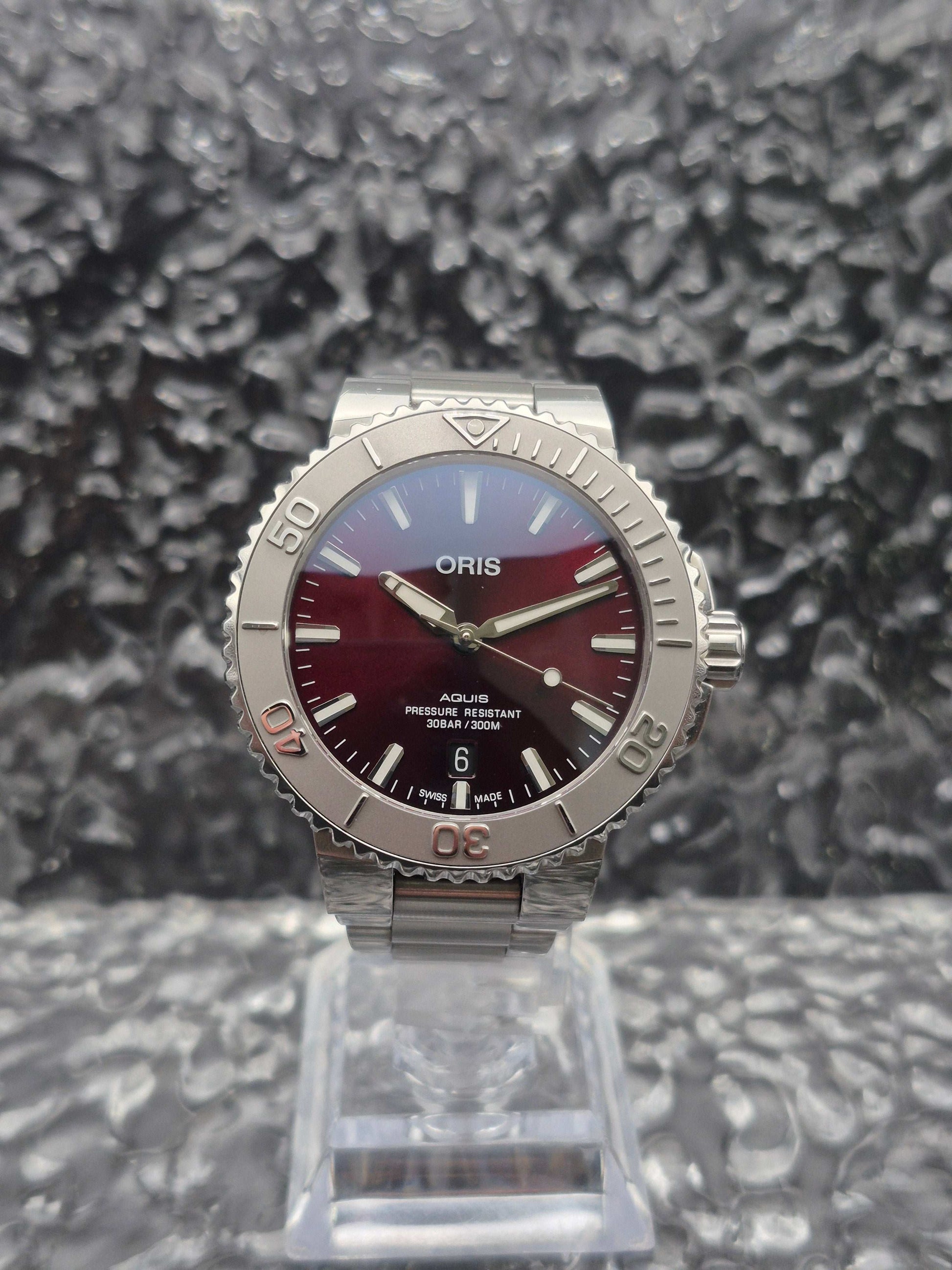 Oris Aquis 'Cherry' Ref. 01 733 7766 4158 Full Set 41.5mm - Red Robin Watches