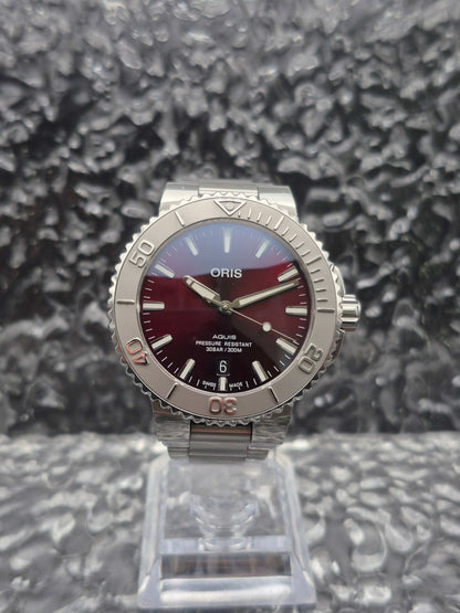 Oris Aquis 'Cherry' Ref. 01 733 7766 4158 Full Set 41.5mm - Red Robin Watches
