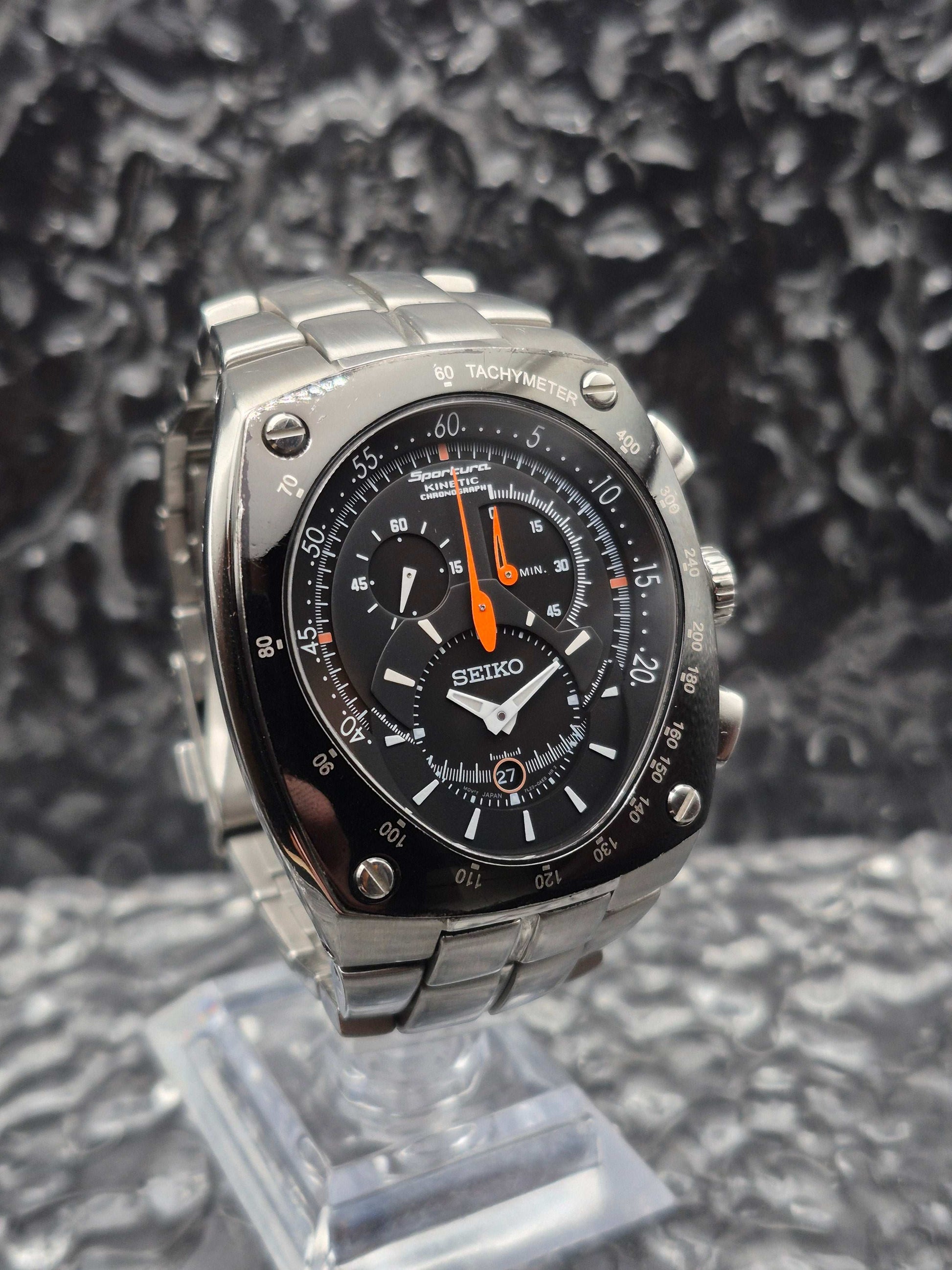 Seiko Kinetic Chronograph Ref. SNL015P1 - 7L22-0AD0 - Extra Original Strap! - Red Robin Watches