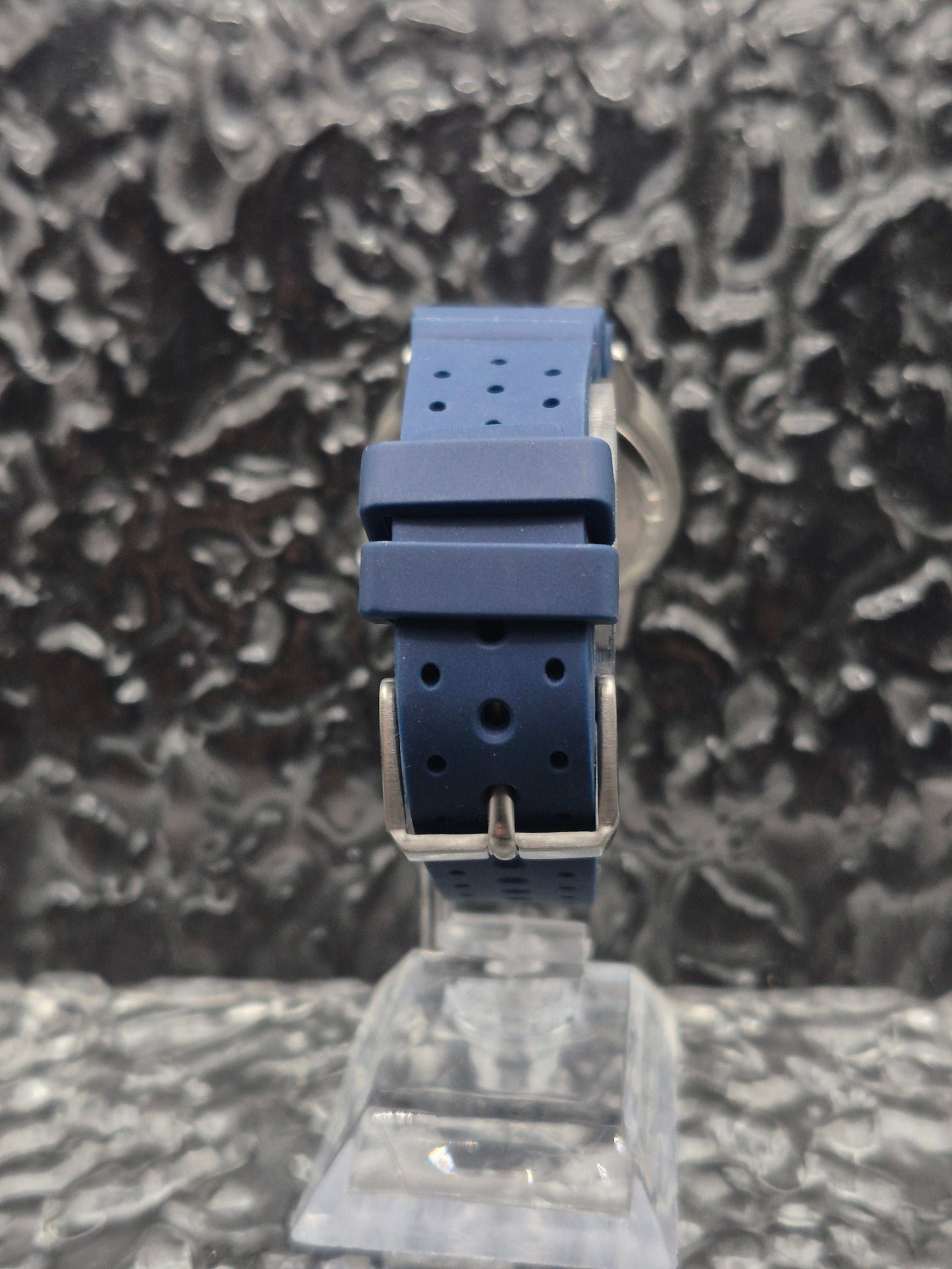 Citizen Promaster Eco-Drive Ref. E168-0029J02 Blue Dial - Red Robin Watches