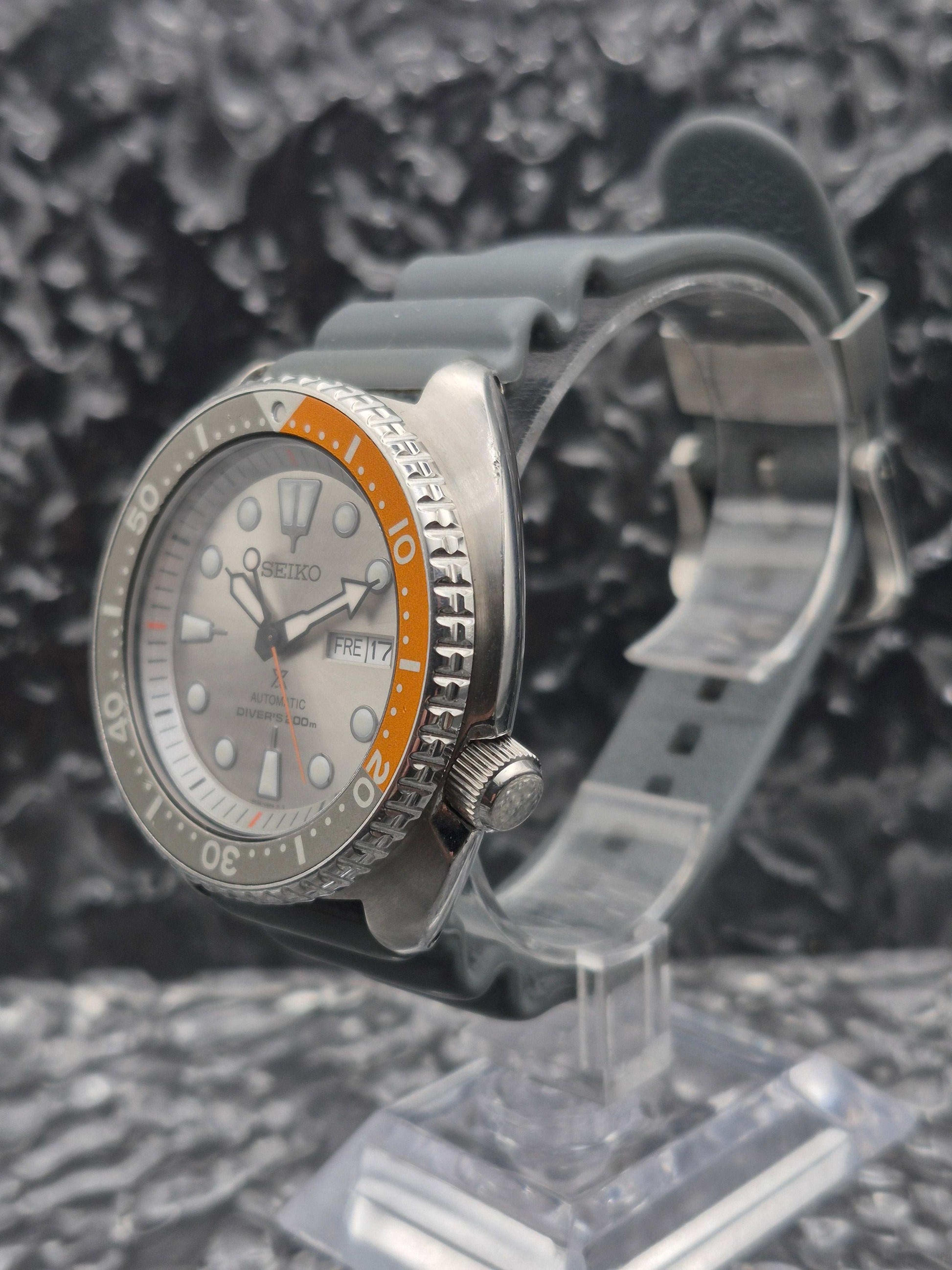 Seiko Turtle 'Dawn Grey' Ref. SRPD01K1 - 4R36-06Y0 Automatic - Red Robin Watches