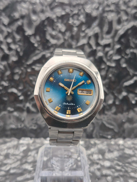 Seiko Advan Ref. 7019-7240 Facet Crystal Kanji Blue Dial