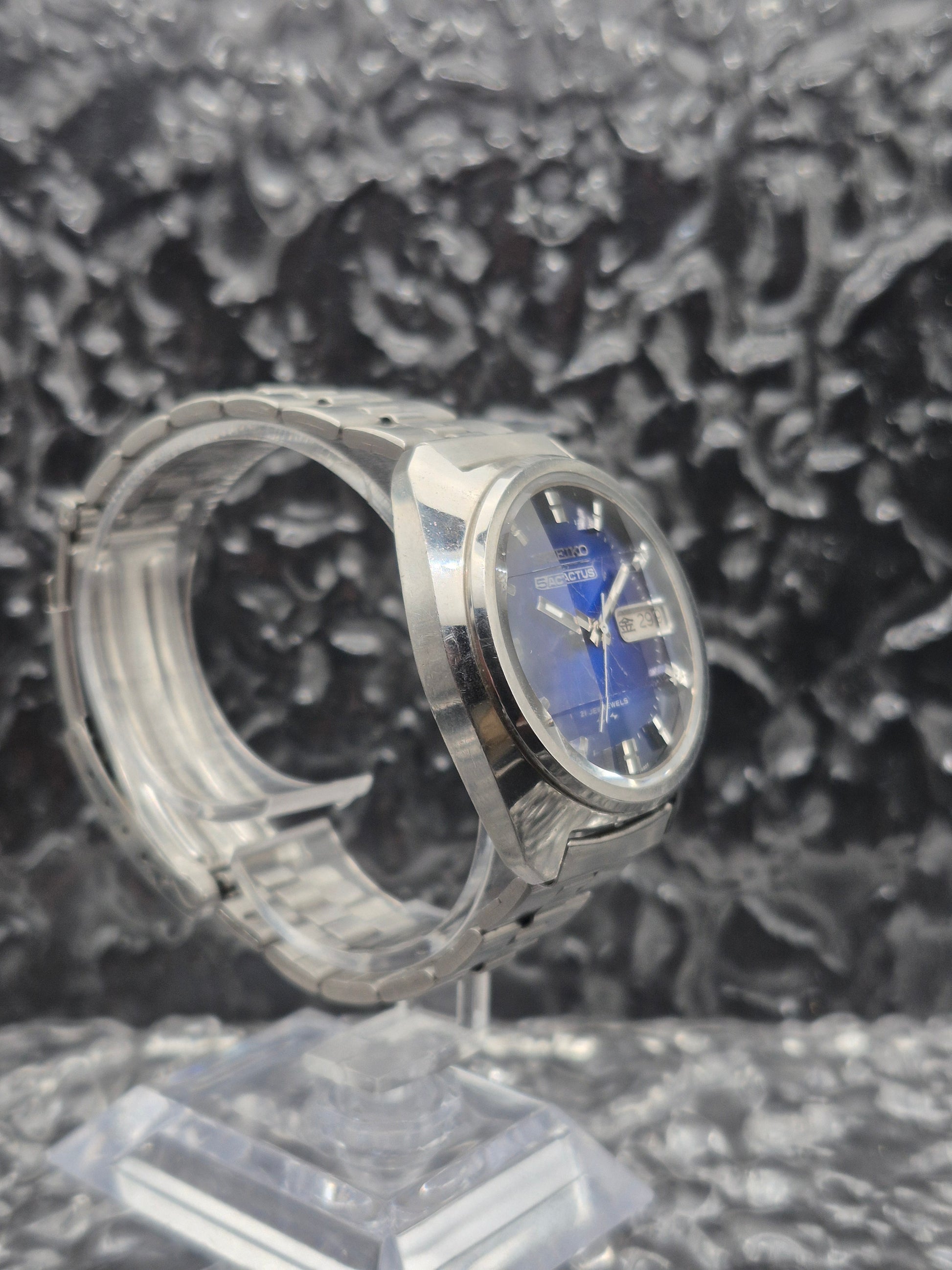 Seiko 5 Actus Automatic Ref. 7019-7350 Facet Crystal Kanji Day Date - Red Robin Watches