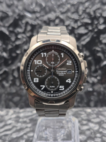 Seiko Titanium Quartz Chronograph Ref. 7T62-0BF0 Sunburst Dial Vintage