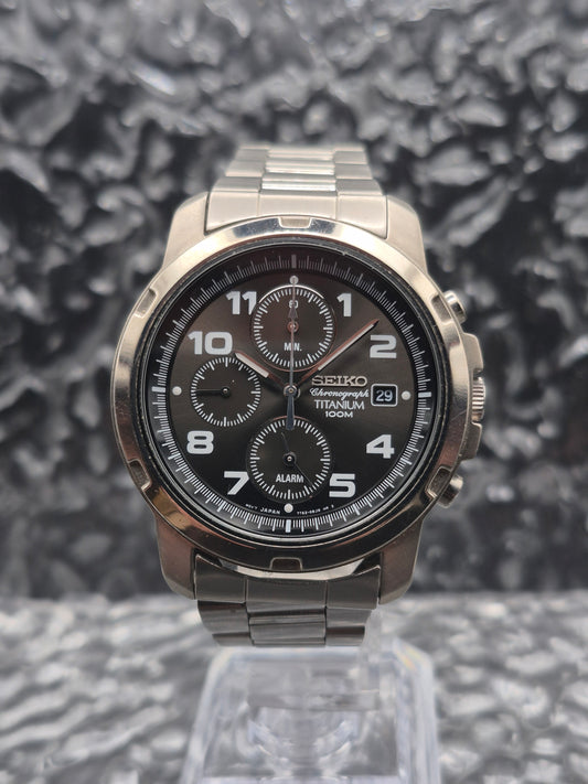 Seiko Titanium Quartz Chronograph Ref. 7T62-0BF0 Sunburst Dial Vintage