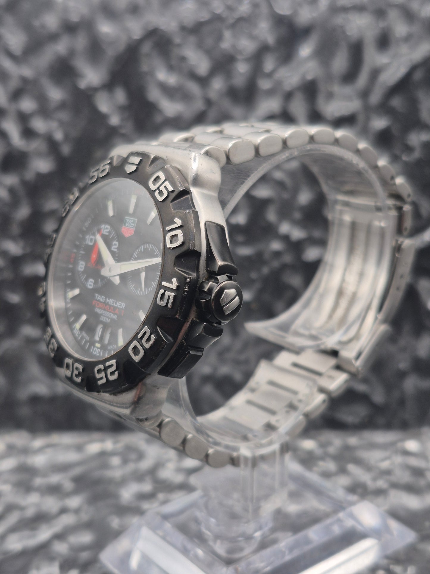 TAG Heuer Formula 1 Alarm Big Date - Ref. WAH111A Quartz Vintage 41mm - Red Robin Watches