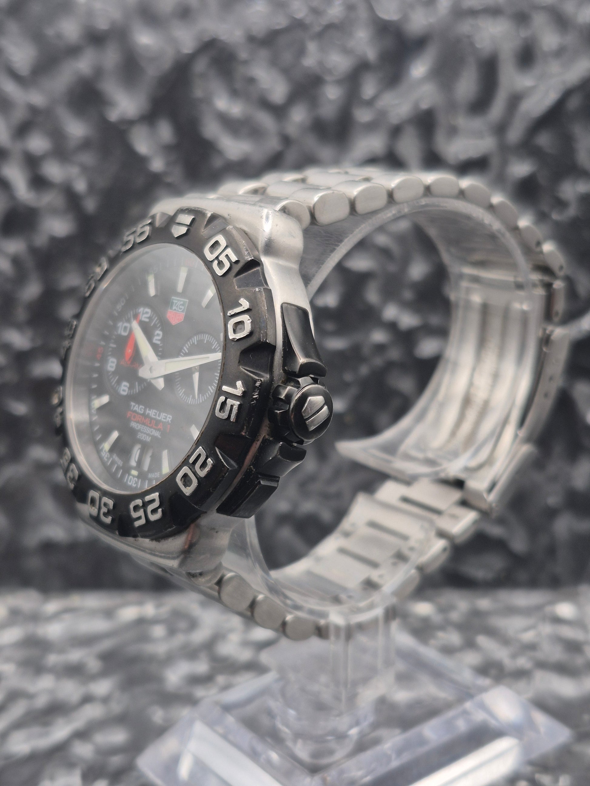 TAG Heuer Formula 1 Alarm Big Date - Ref. WAH111A Quartz Vintage 41mm - Red Robin Watches
