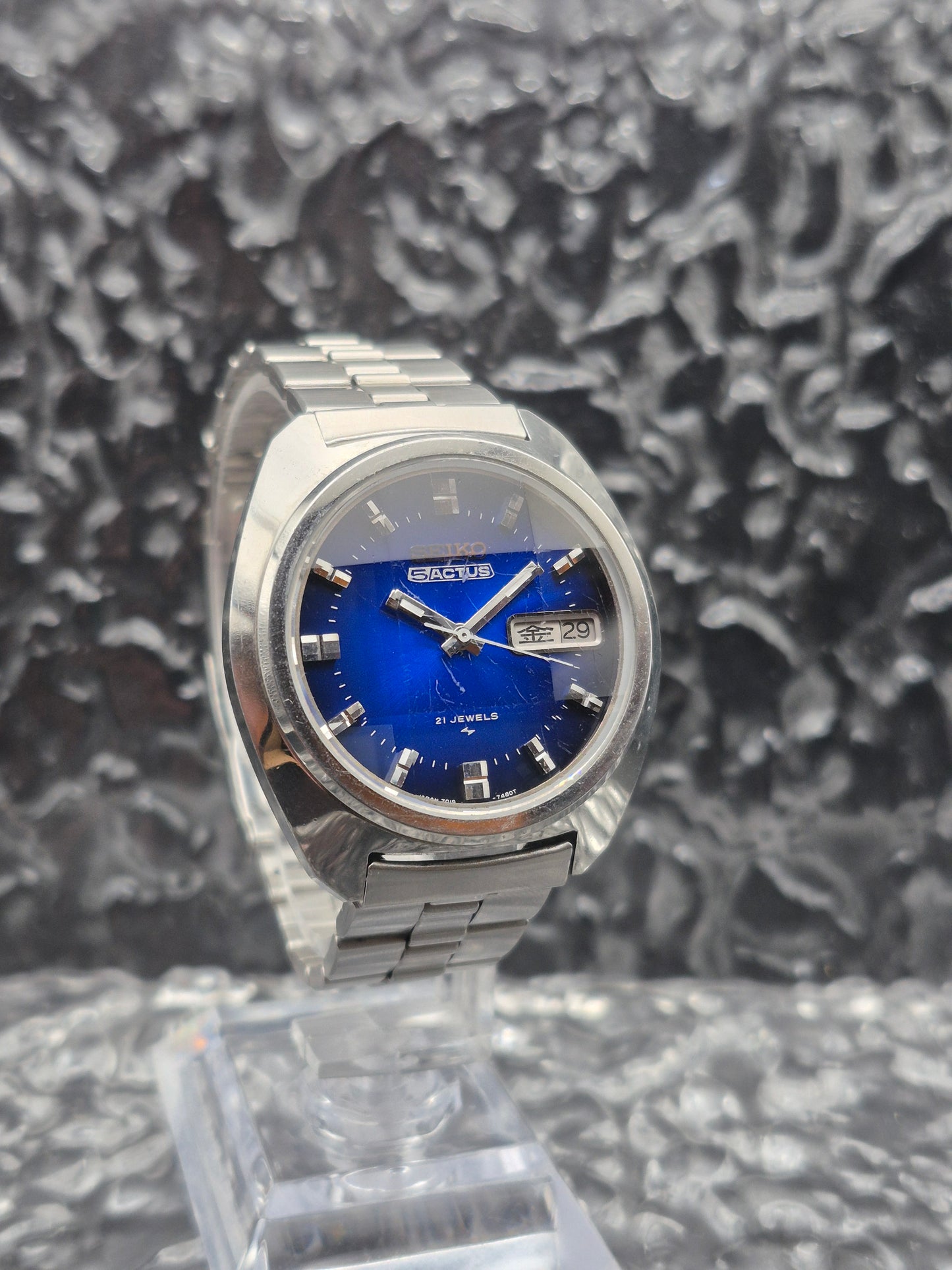 Seiko 5 Actus Automatic Ref. 7019-7350 Facet Crystal Kanji Day Date - Red Robin Watches