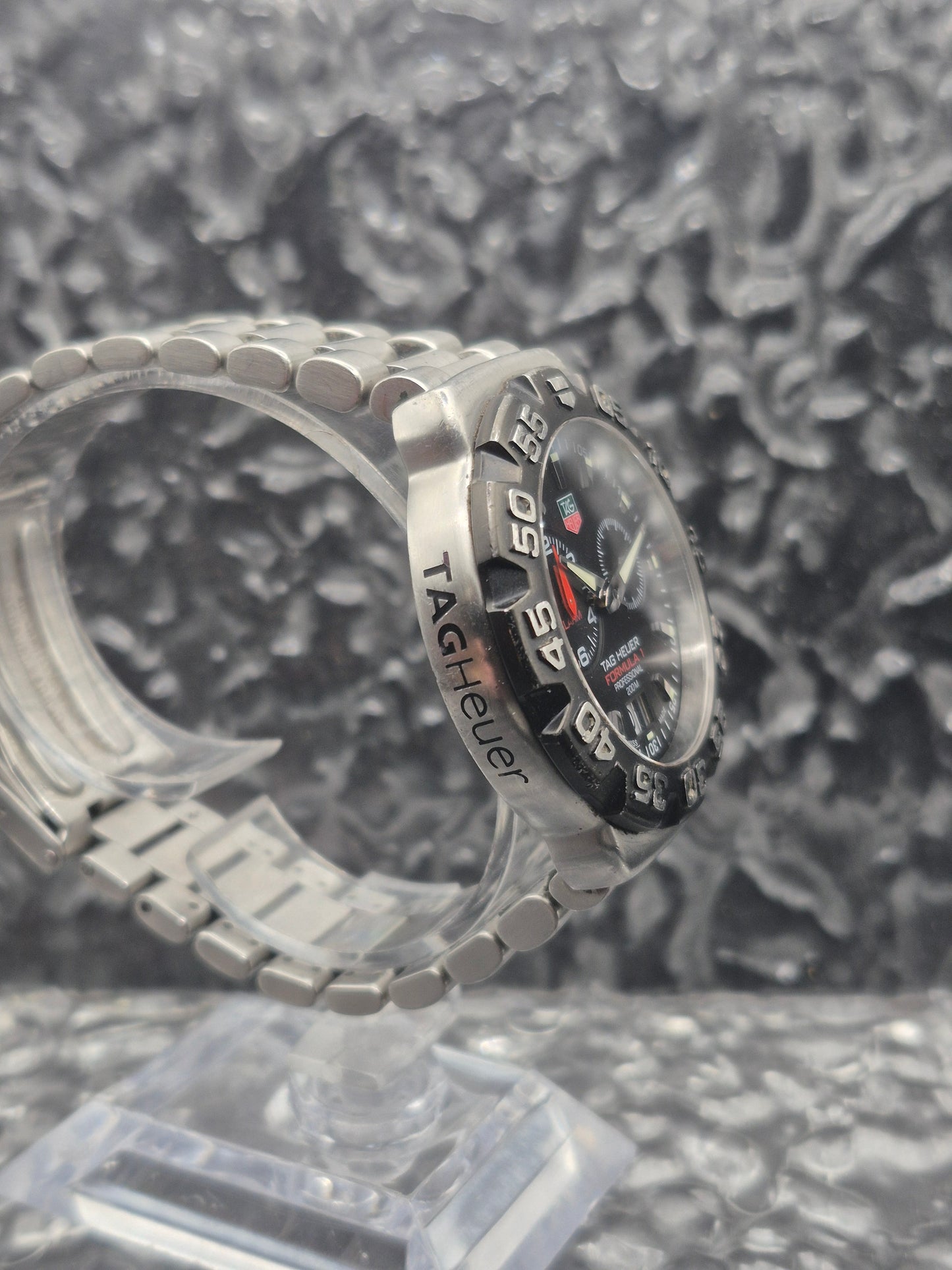 TAG Heuer Formula 1 Alarm Big Date - Ref. WAH111A Quartz Vintage 41mm - Red Robin Watches