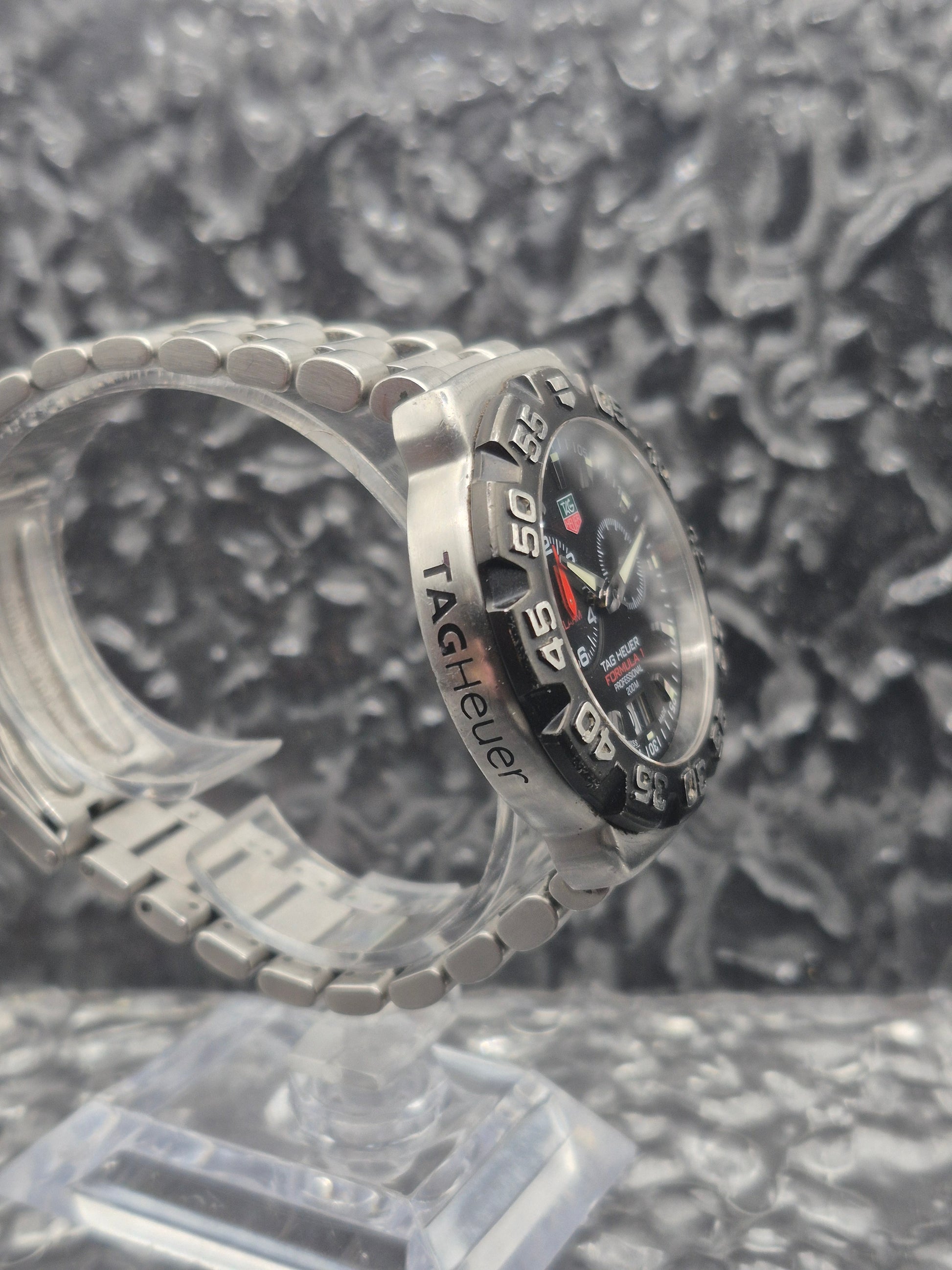TAG Heuer Formula 1 Alarm Big Date - Ref. WAH111A Quartz Vintage 41mm - Red Robin Watches