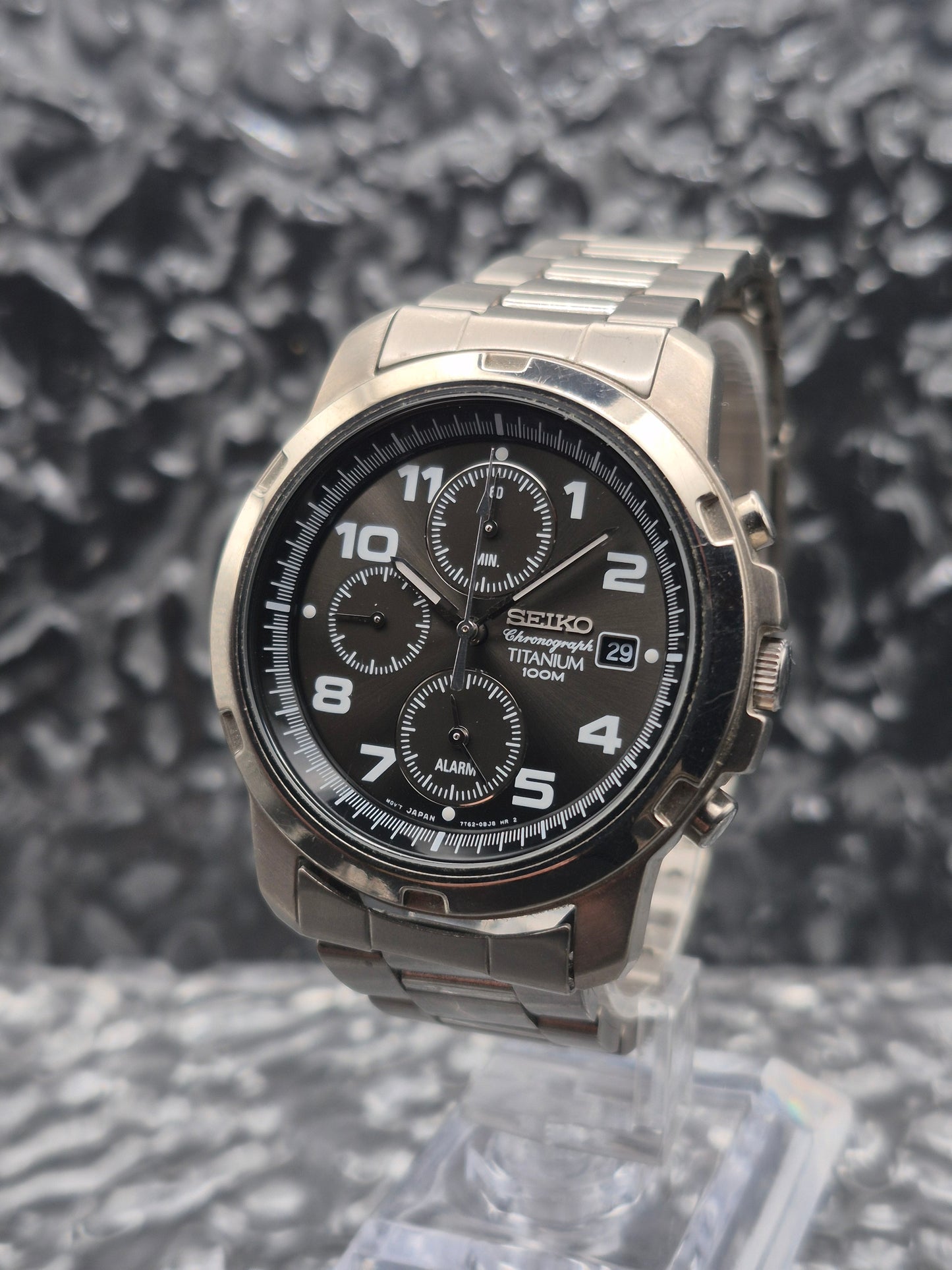 Seiko Titanium Quartz Chronograph Ref. 7T62-0BF0 Sunburst Dial Vintage