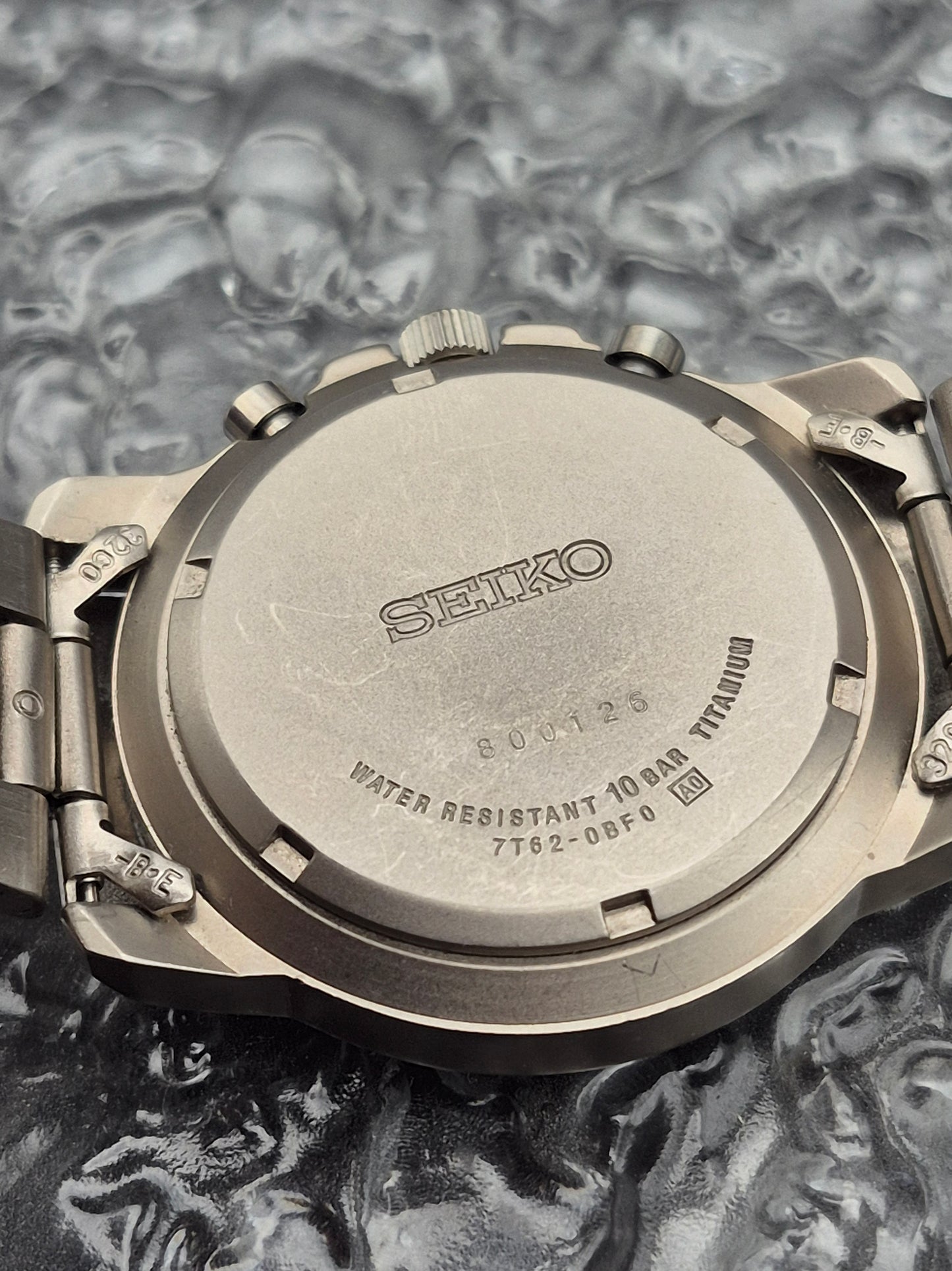 Seiko Titanium Quartz Chronograph Ref. 7T62-0BF0 Sunburst Dial Vintage