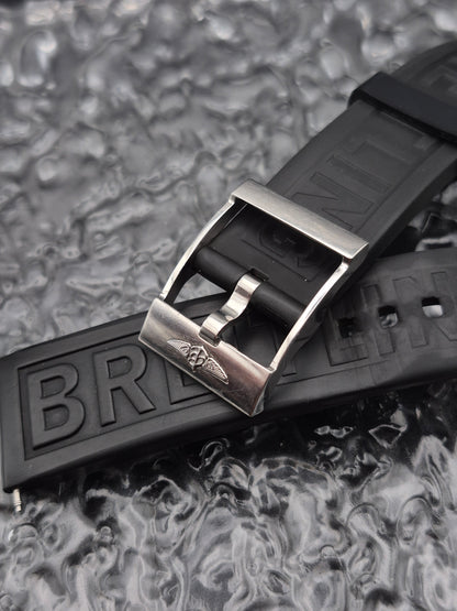 Breitling Avenger ll GMT Ref. A32390 Automatic Chronometre
