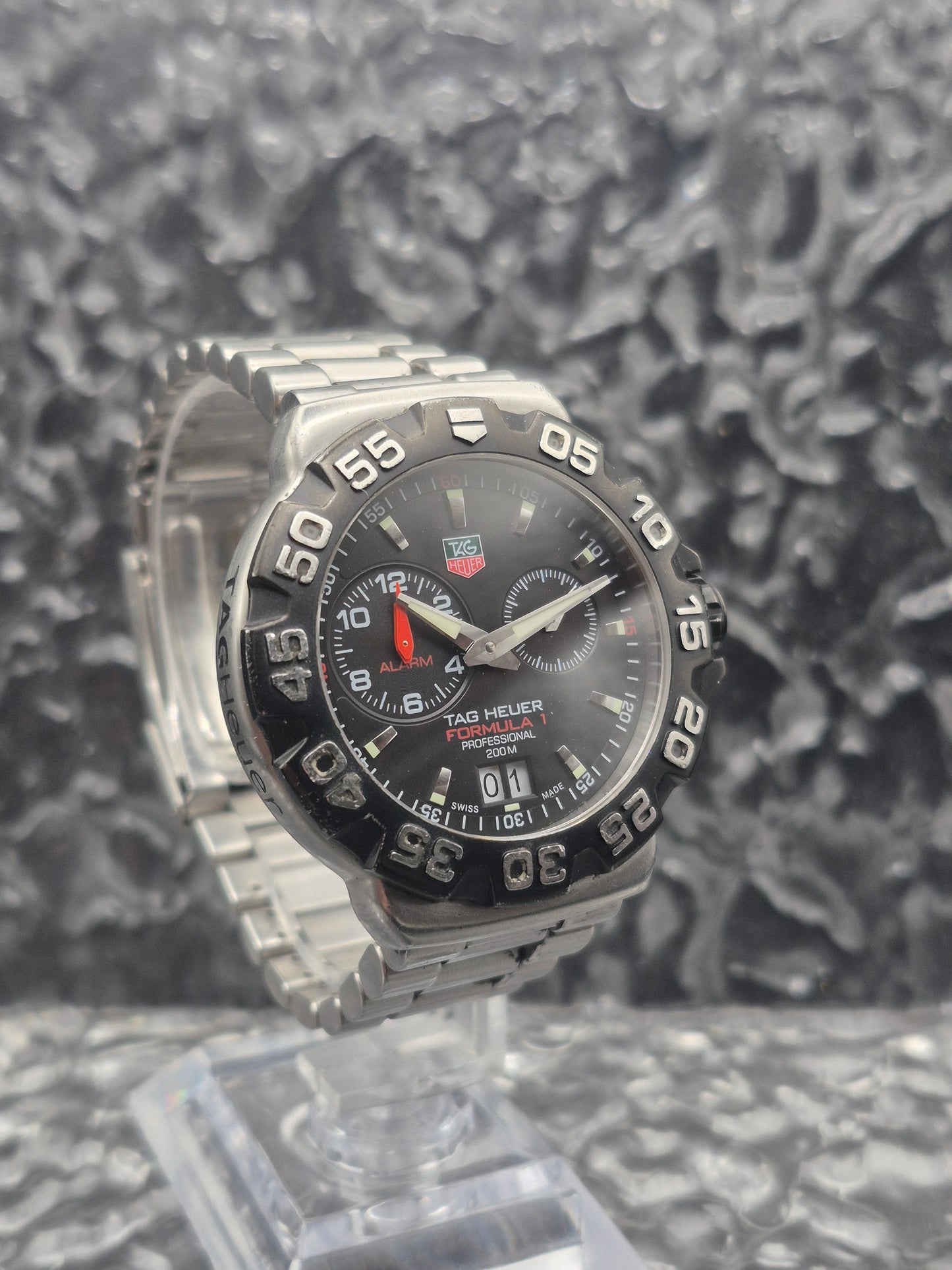 TAG Heuer Formula 1 Alarm Big Date - Ref. WAH111A Quartz Vintage 41mm - Red Robin Watches