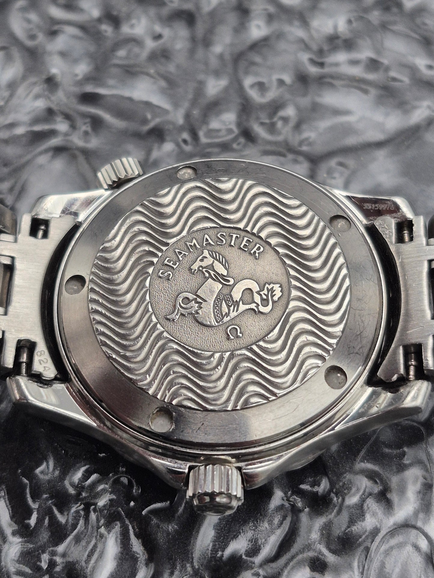 Omega Seamaster 300M Ref. 2562.80 - 196.1502 Mid Size Navy 36mm Quartz