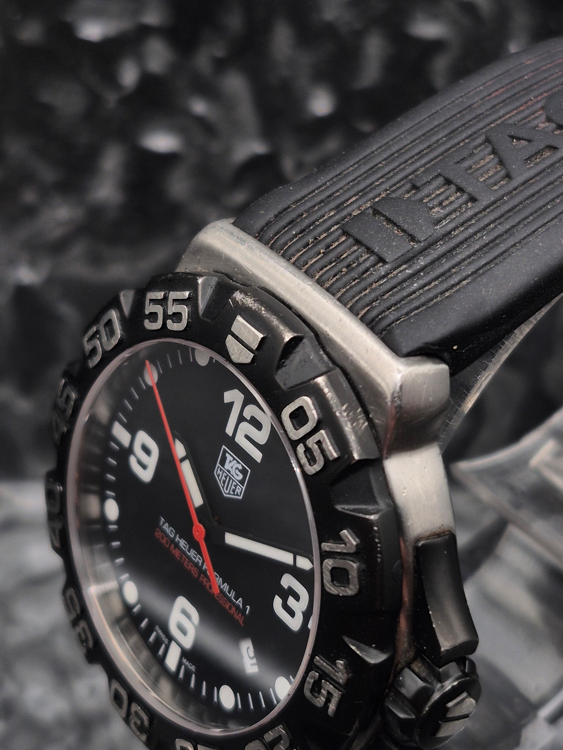 TAG Heuer Formula 1 Quartz Ref. WAH1110 41mm Vintage Original TH Strap - Boxed - Red Robin Watches