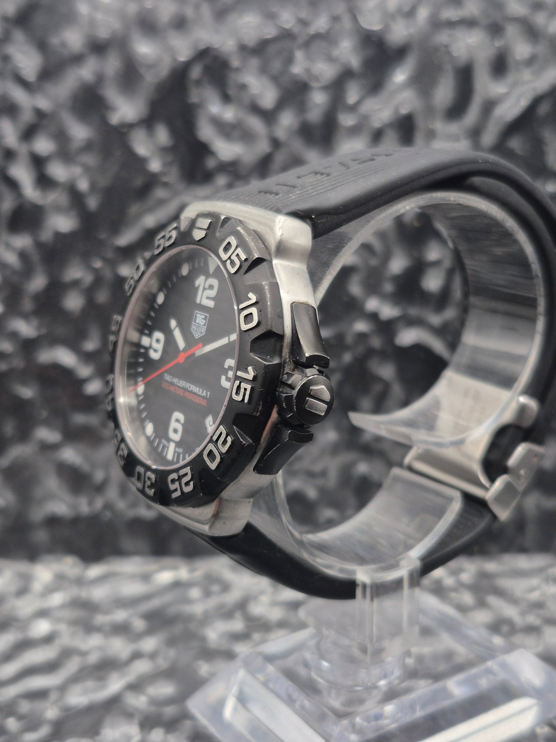 TAG Heuer Formula 1 Quartz Ref. WAH1110 41mm Vintage Original TH Strap - Boxed - Red Robin Watches