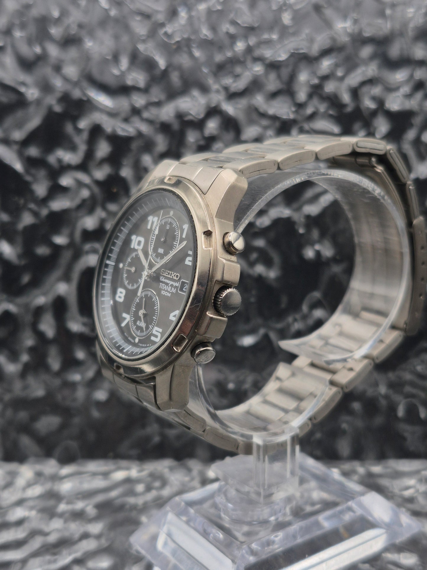 Seiko Titanium Quartz Chronograph Ref. 7T62-0BF0 Sunburst Dial Vintage