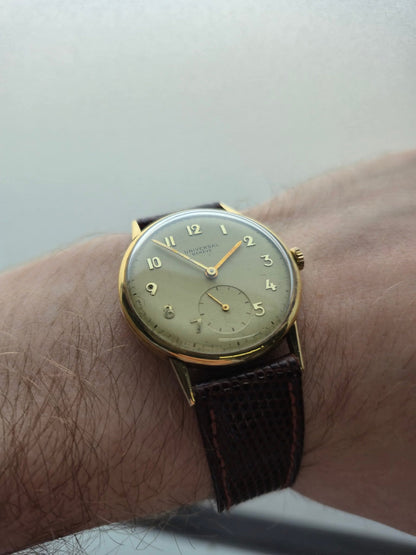 Universal Geneve Solid Gold Calatrava 18k 750 Cal. 262 Subdial Raised Markers - Red Robin Watches