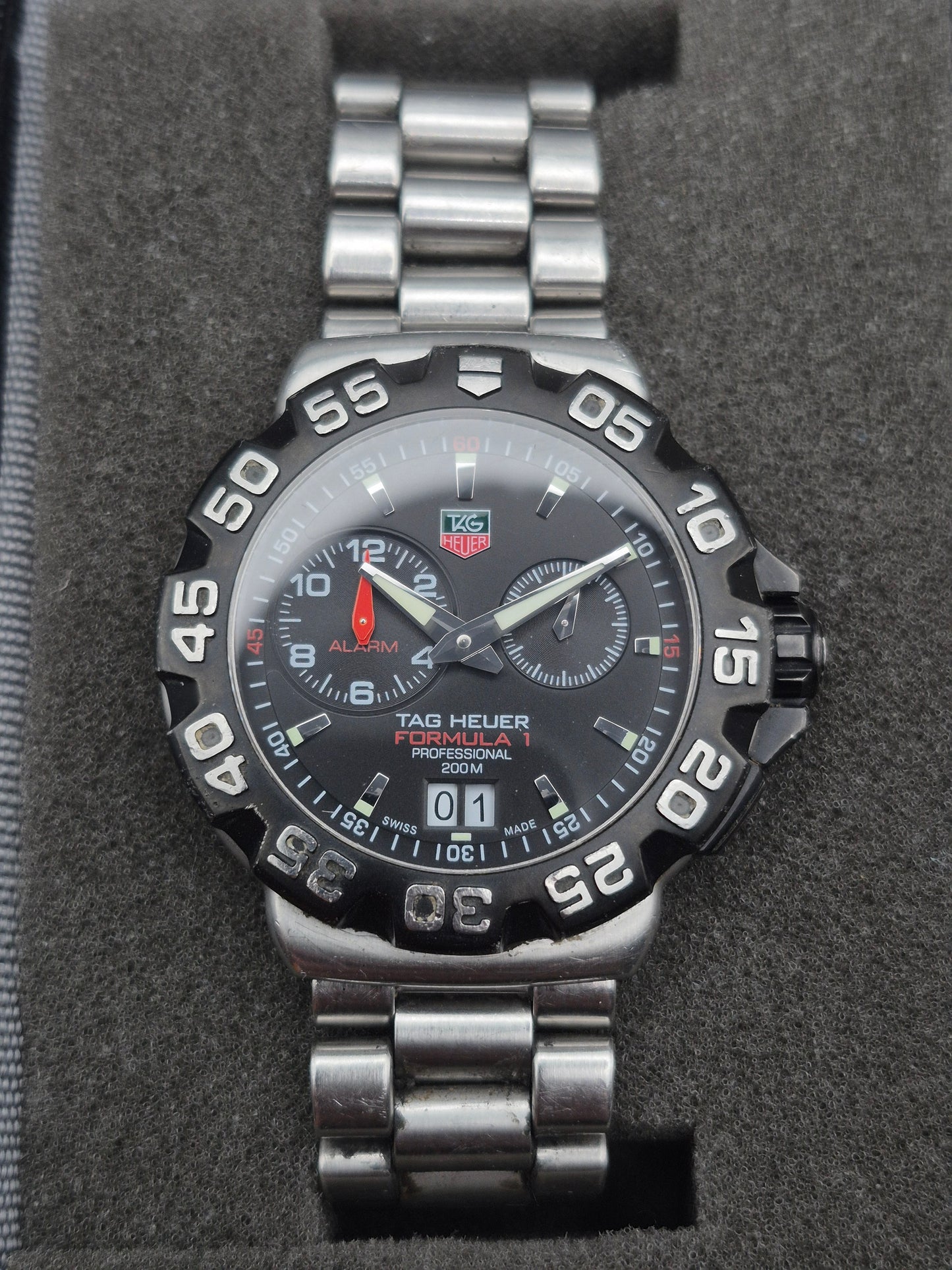 TAG Heuer Formula 1 Alarm Big Date - Ref. WAH111A Quartz Vintage 41mm - Red Robin Watches