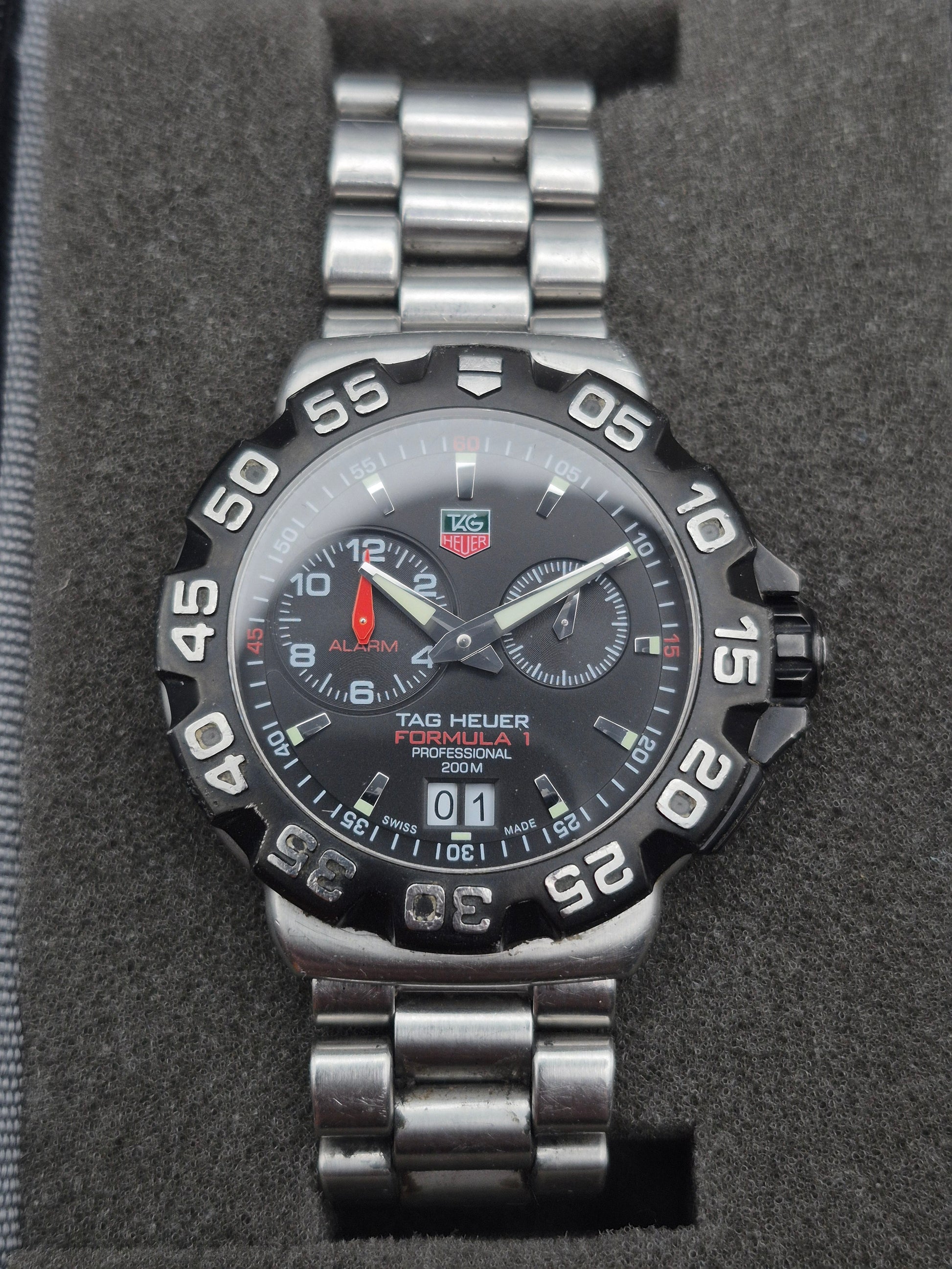 TAG Heuer Formula 1 Alarm Big Date - Ref. WAH111A Quartz Vintage 41mm - Red Robin Watches