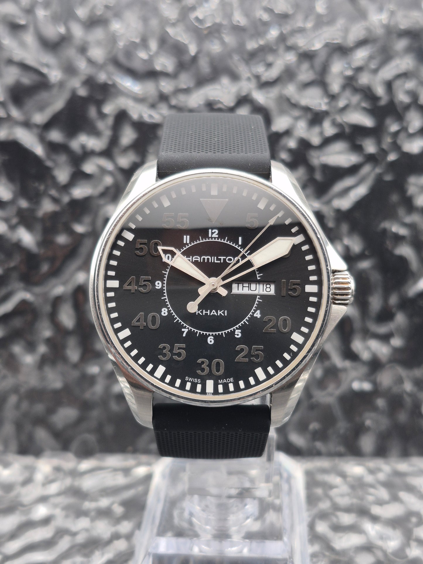 Hamilton Khaki Pilot Quartz Ref. H646110 Day Date Black 42mm - Red Robin Watches