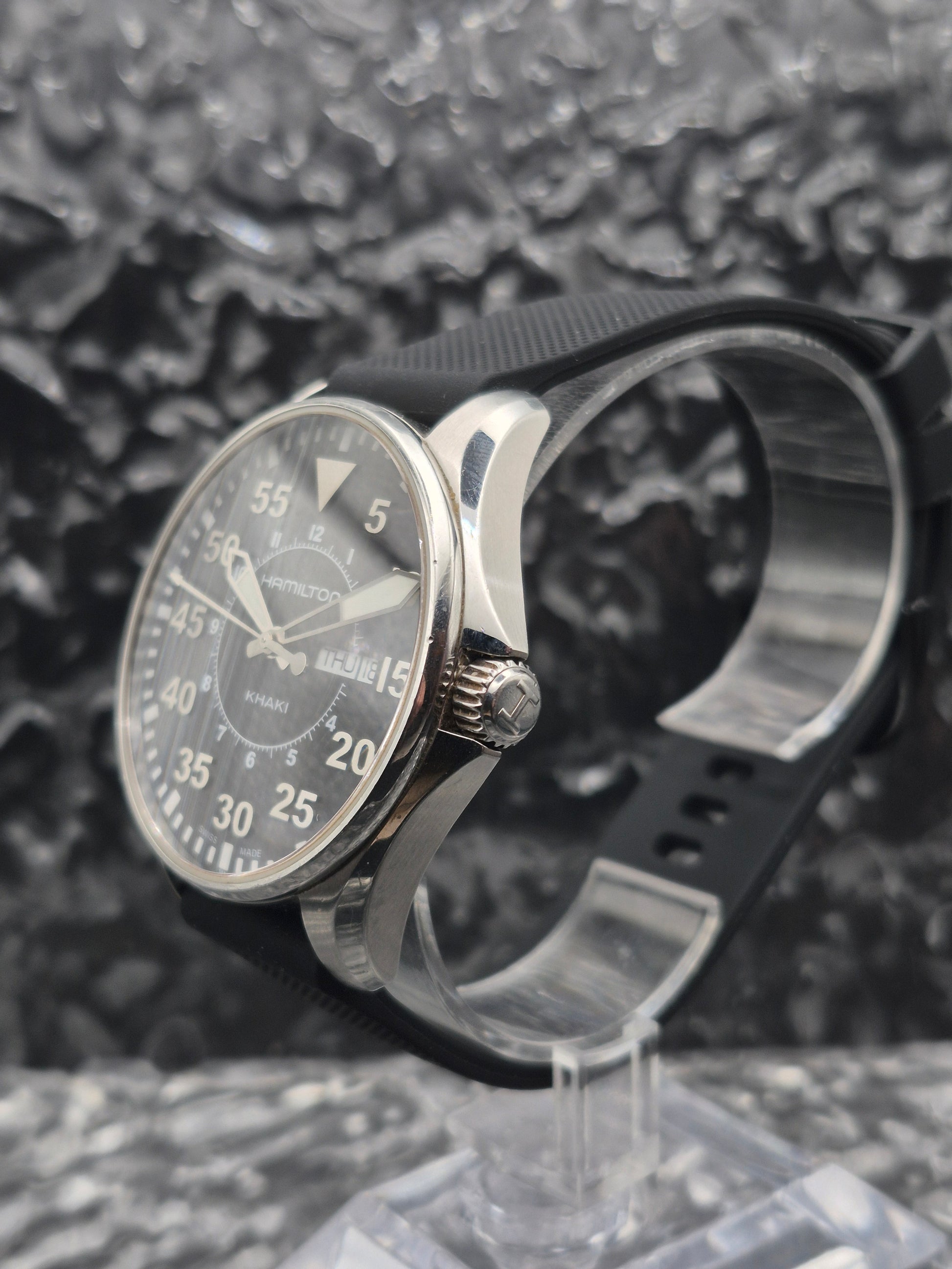 Hamilton Khaki Pilot Quartz Ref. H646110 Day Date Black 42mm - Red Robin Watches