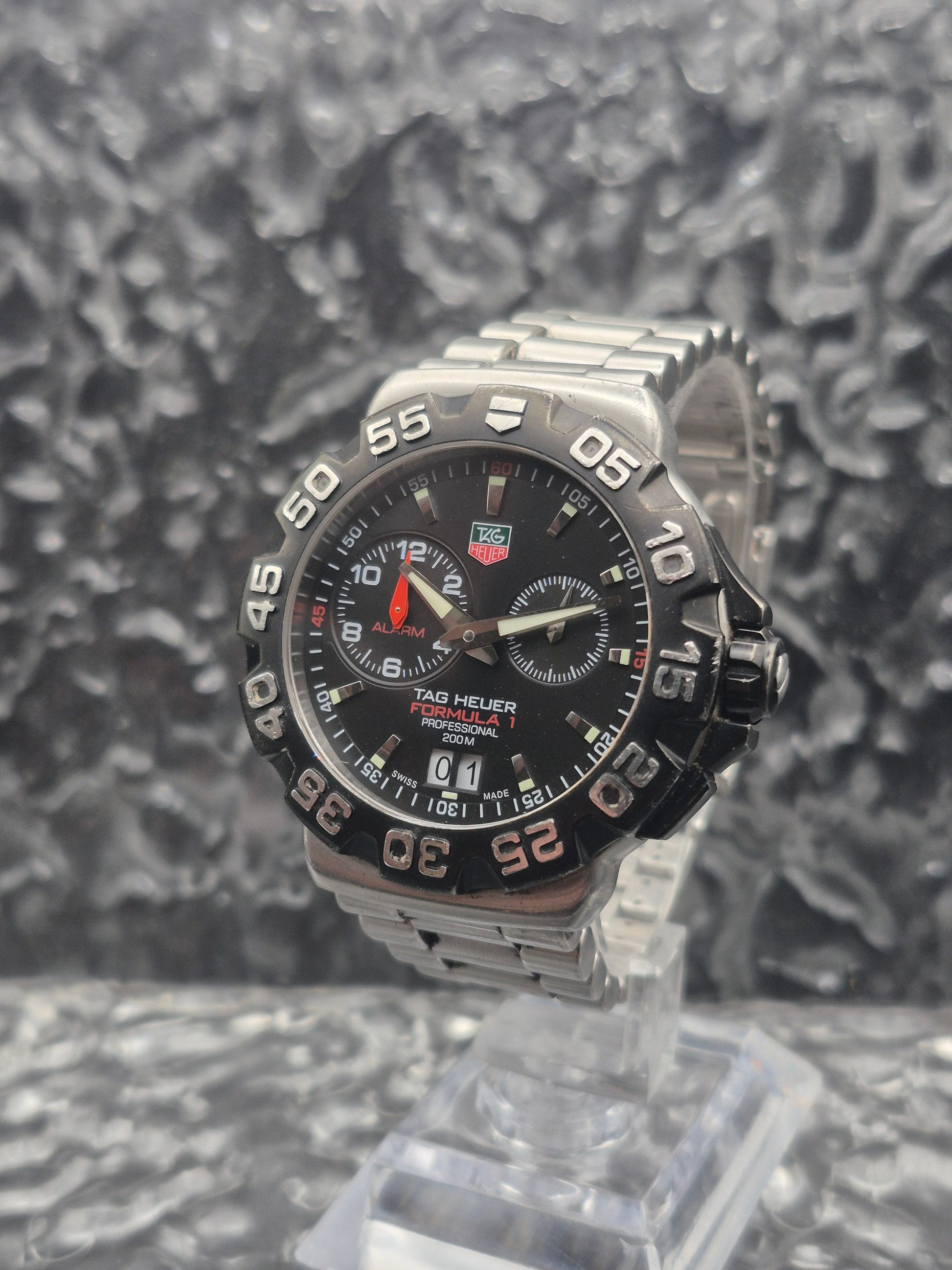 TAG Heuer Formula 1 Alarm Big Date - Ref. WAH111A Quartz Vintage 41mm - Red Robin Watches