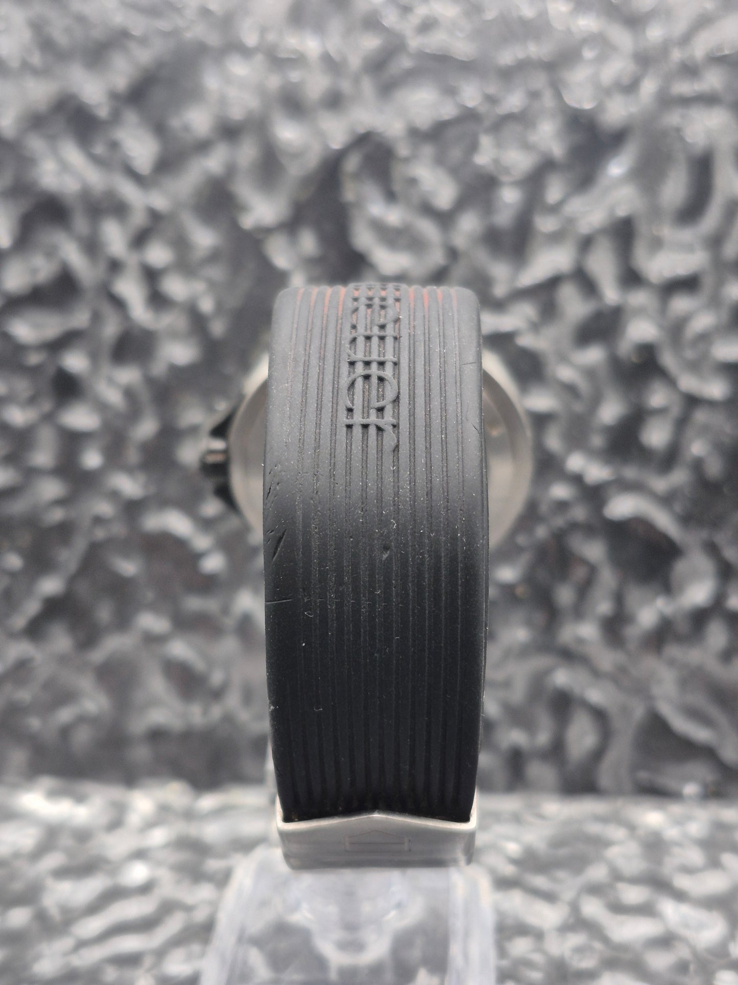 TAG Heuer Formula 1 Quartz Ref. WAH1110 41mm Vintage Original TH Strap - Boxed - Red Robin Watches