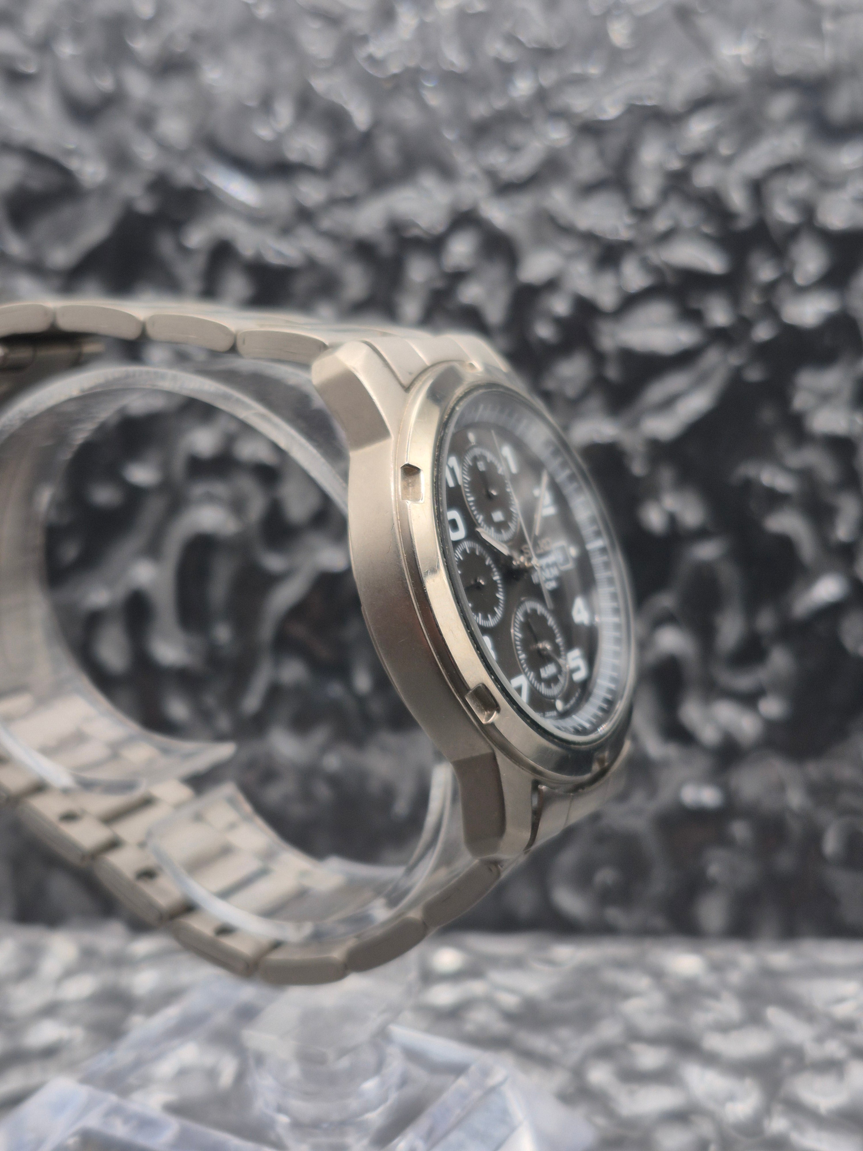 Seiko Titanium Quartz Chronograph Ref. 7T62-0BF0 Sunburst Dial