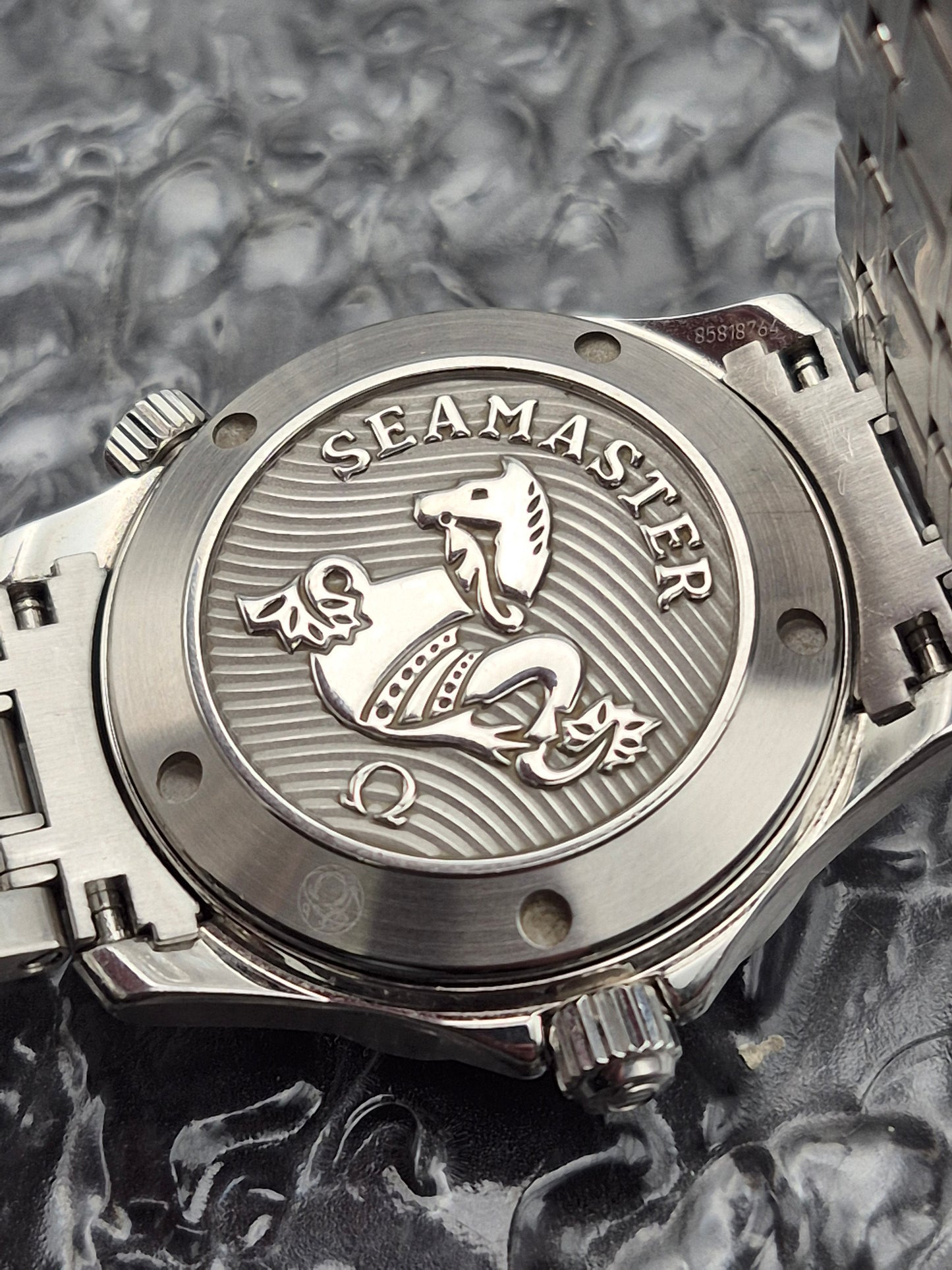 Omega Seamaster 300M Midsize Co-Axial 'No Wave' Dial Ref. 212.30.36.20.01.002