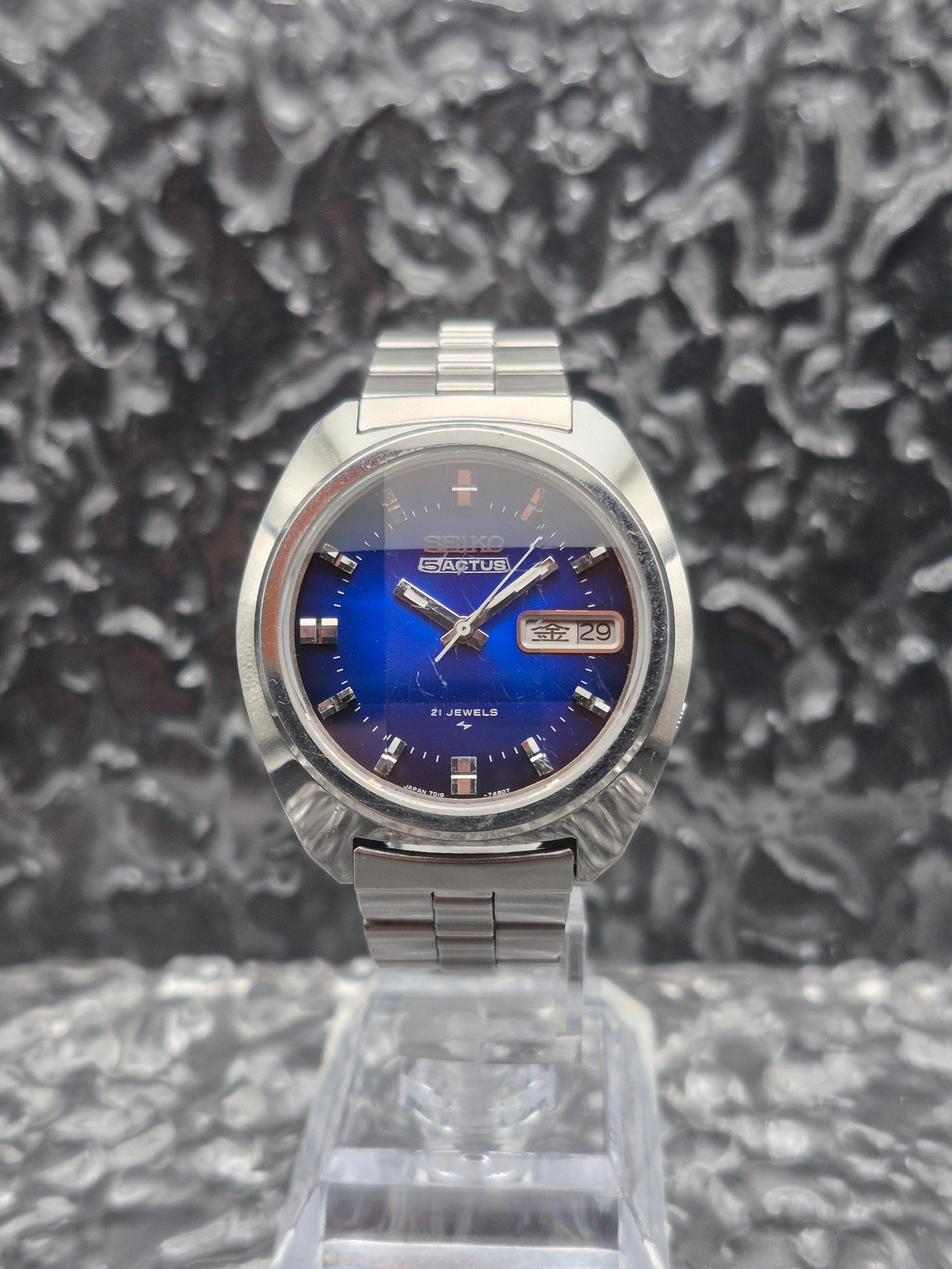 Seiko 5 Actus Automatic Ref. 7019-7350 Facet Crystal Kanji Day Date - Red Robin Watches