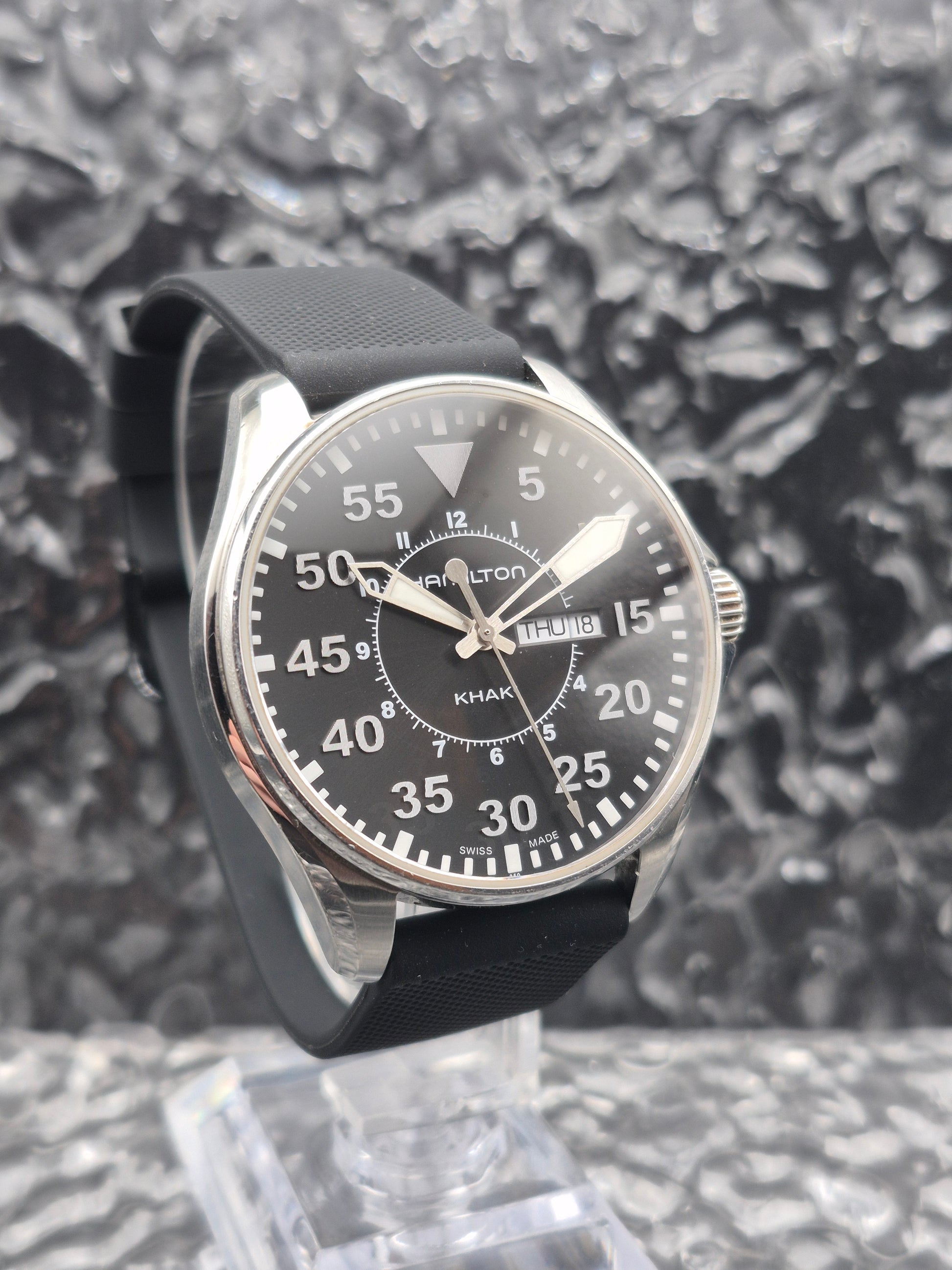 Hamilton Khaki Pilot Quartz Ref. H646110 Day Date Black 42mm - Red Robin Watches