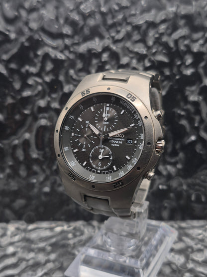Seiko Titanium Chronograph Ref. 7T92-0ED0 Quartz Men's Watch
