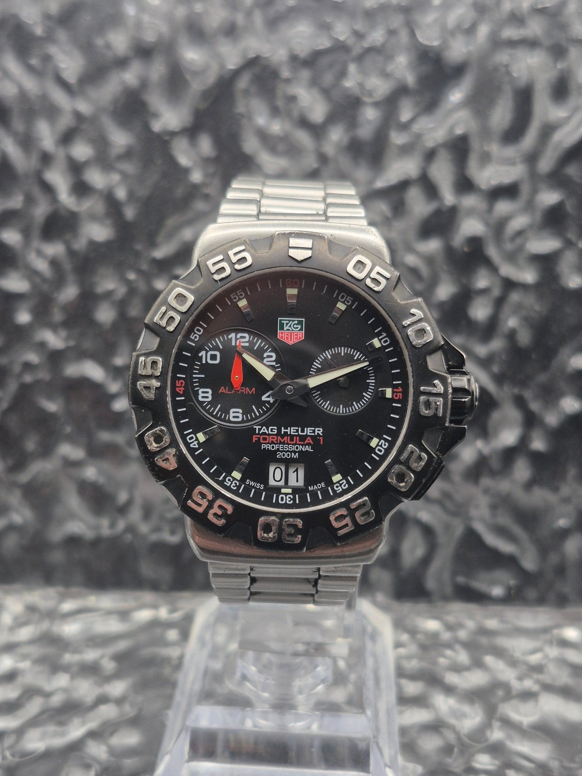 TAG Heuer Formula 1 Alarm Big Date - Ref. WAH111A Quartz Vintage 41mm - Red Robin Watches