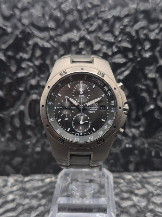 Seiko Titanium Chronograph Ref. 7T92-0ED0 Quartz Men's Watch